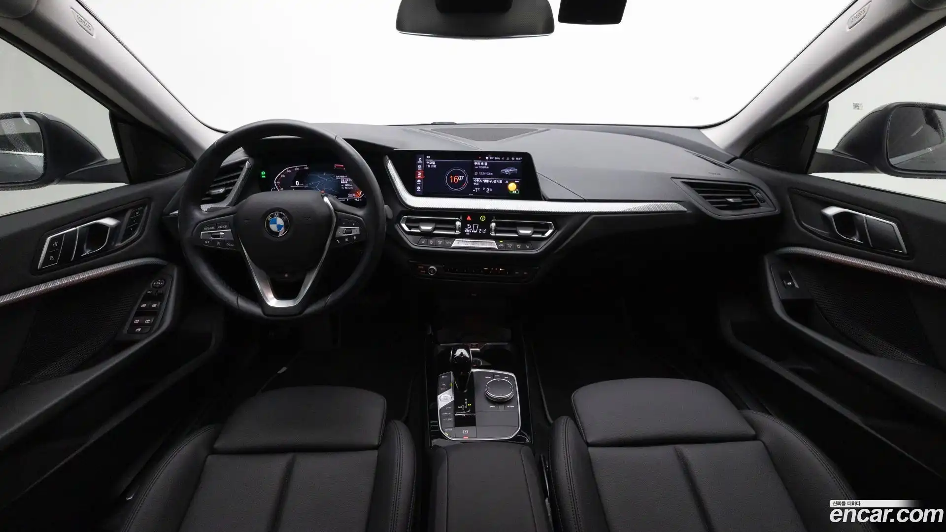 2-Series BMW 2022.10-INNER-007