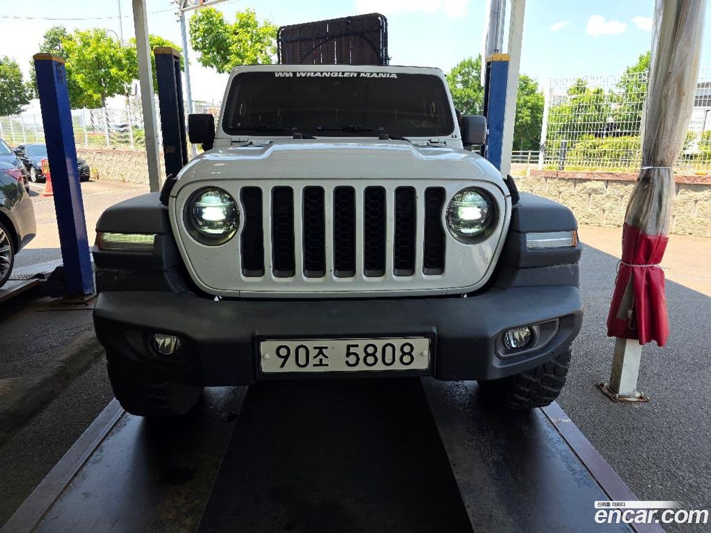 Main__Slider__Photo:Gladiator Jeep 2021.5-0