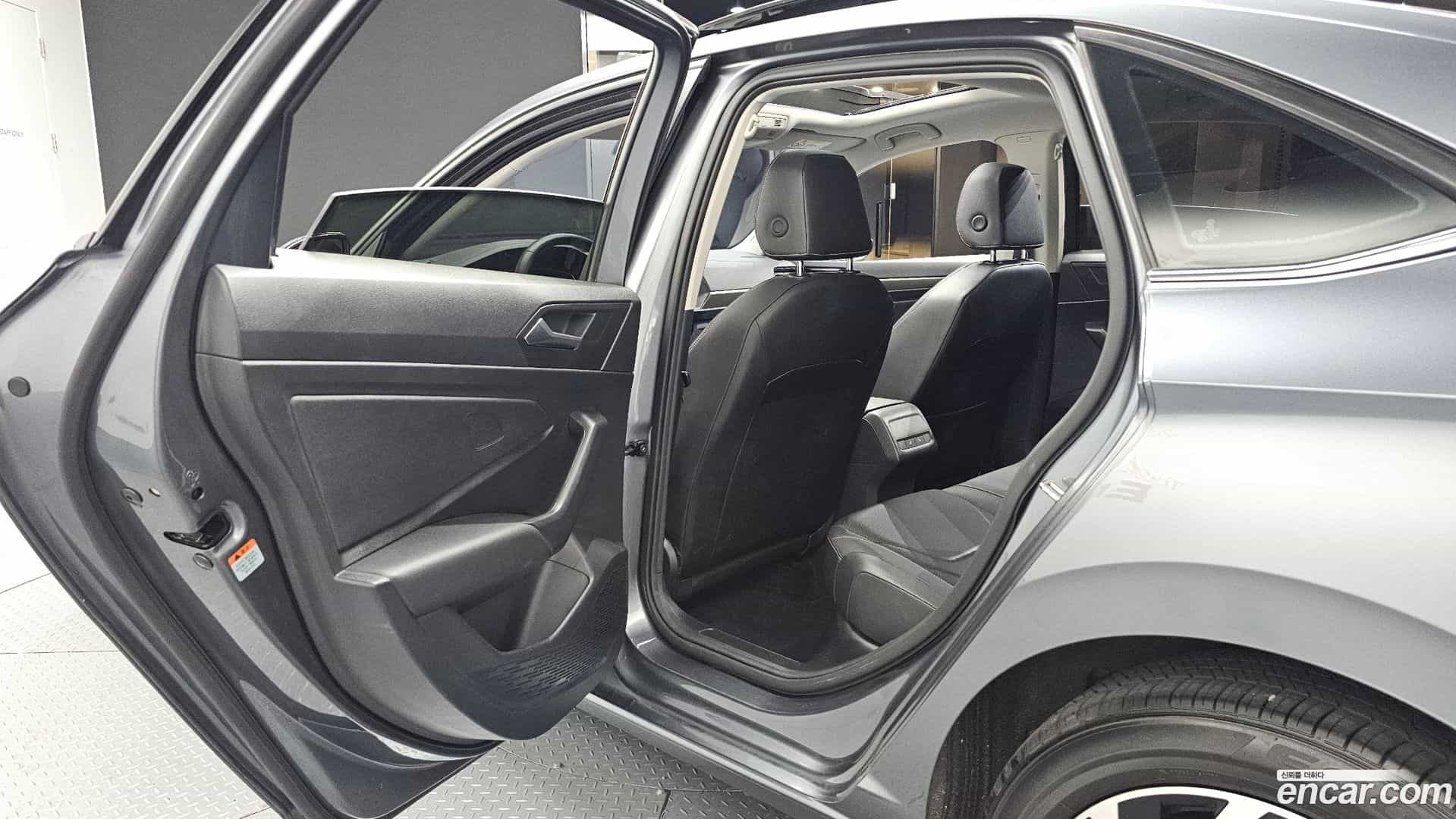 Jetta Volkswagen 2021.1-OPTION-016