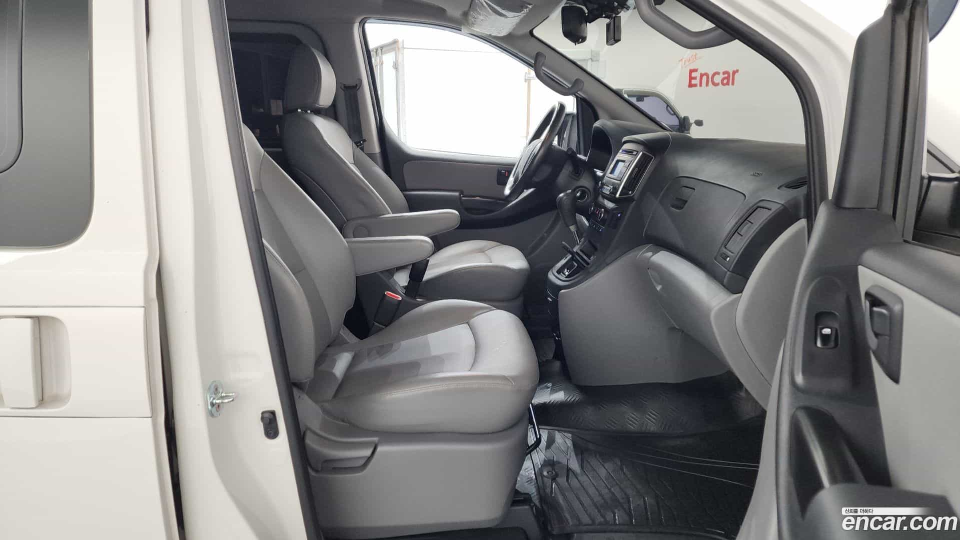 Starex Hyundai 2021.2-INNER-036
