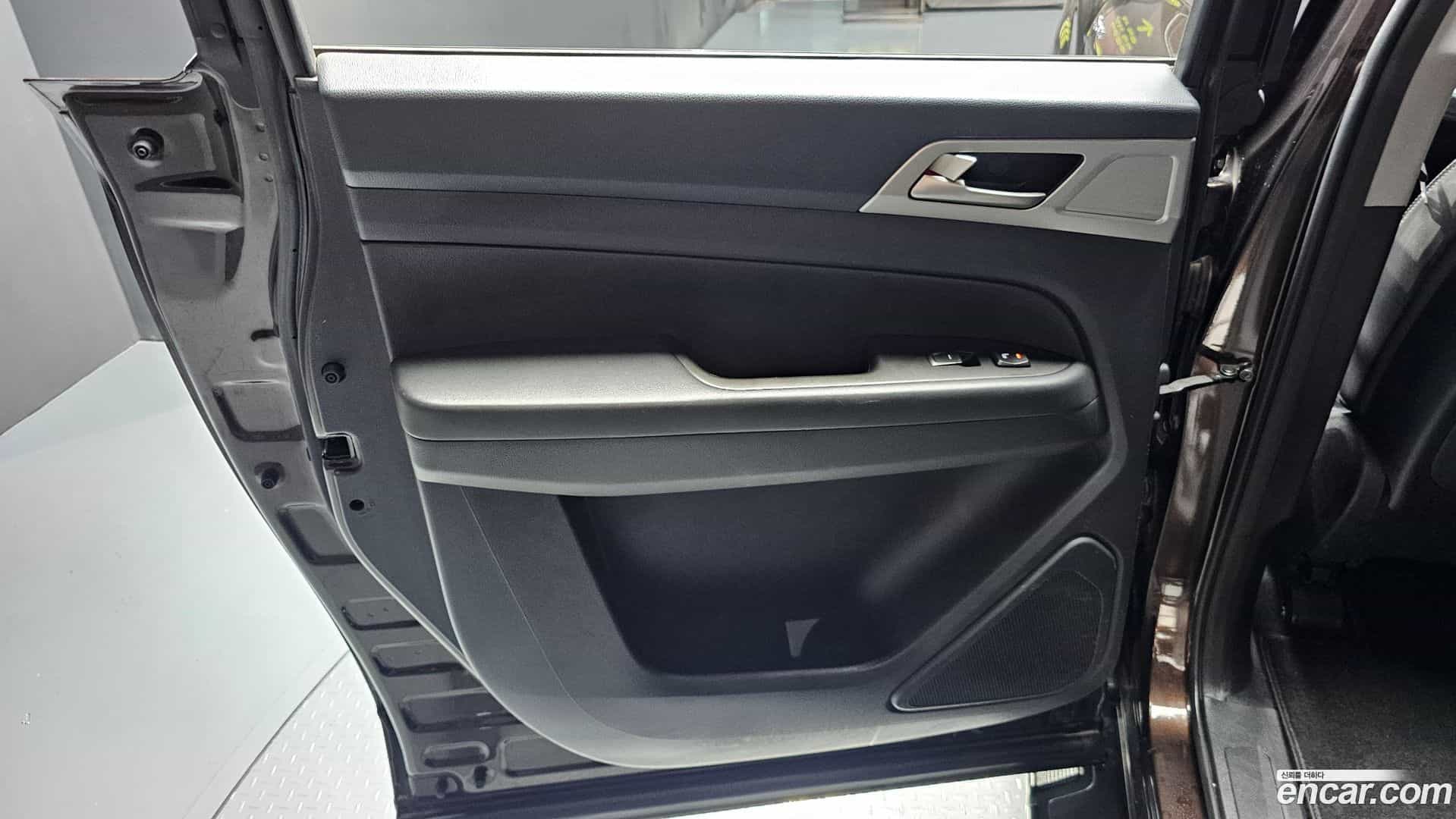 Rexton KG Mobility 2018.5-INNER-035