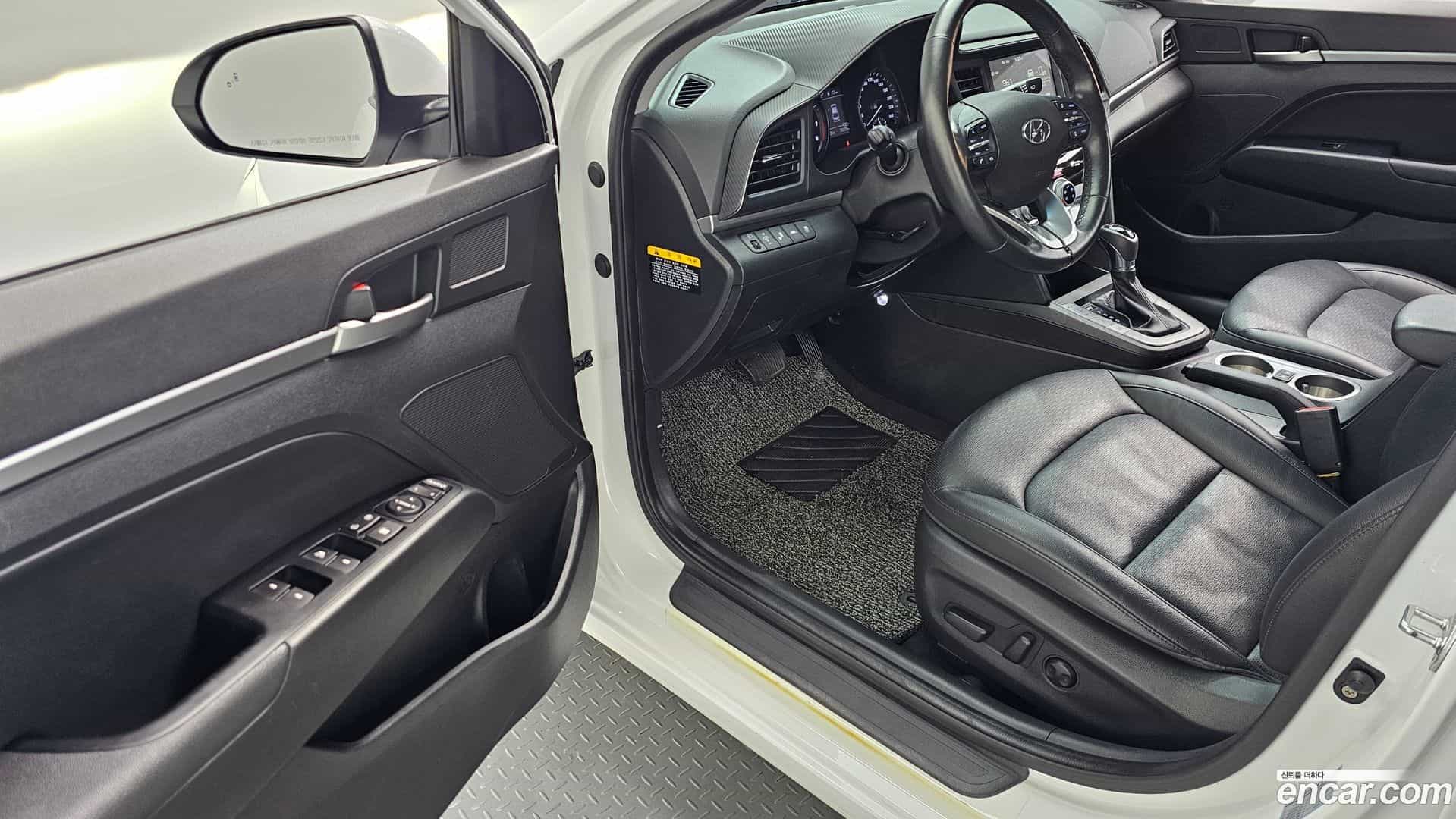 AVANTE Hyundai 2019.0-INNER-010
