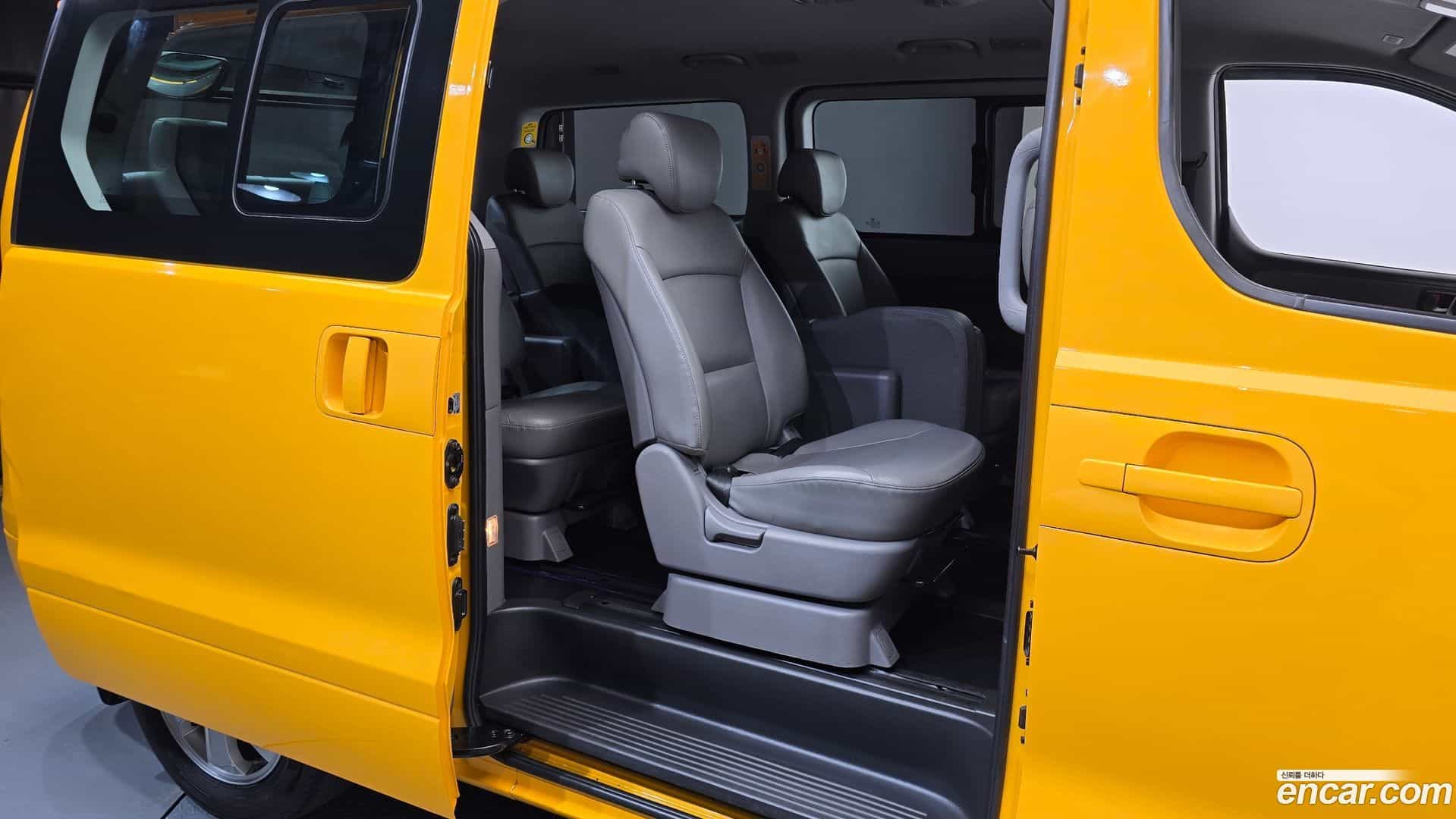 Starex Hyundai 2019.8-OPTION-015