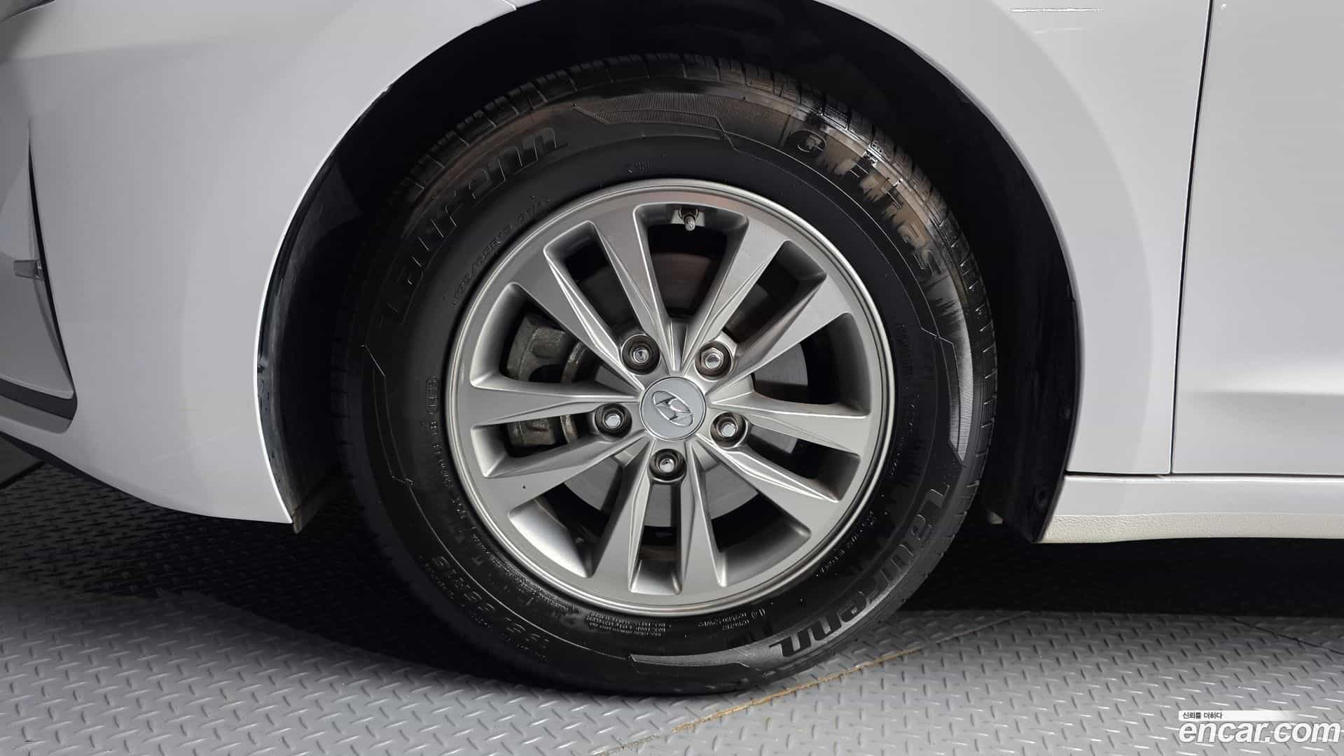 AVANTE Hyundai 2019.7-OUTER-005