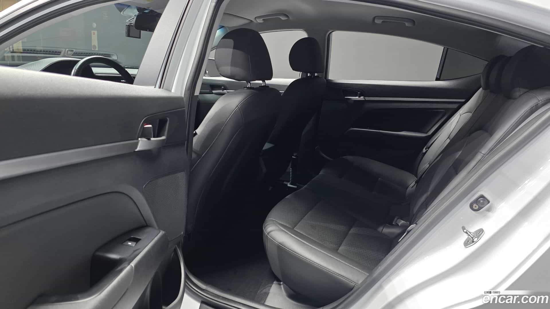 AVANTE Hyundai 2019.7-OPTION-015
