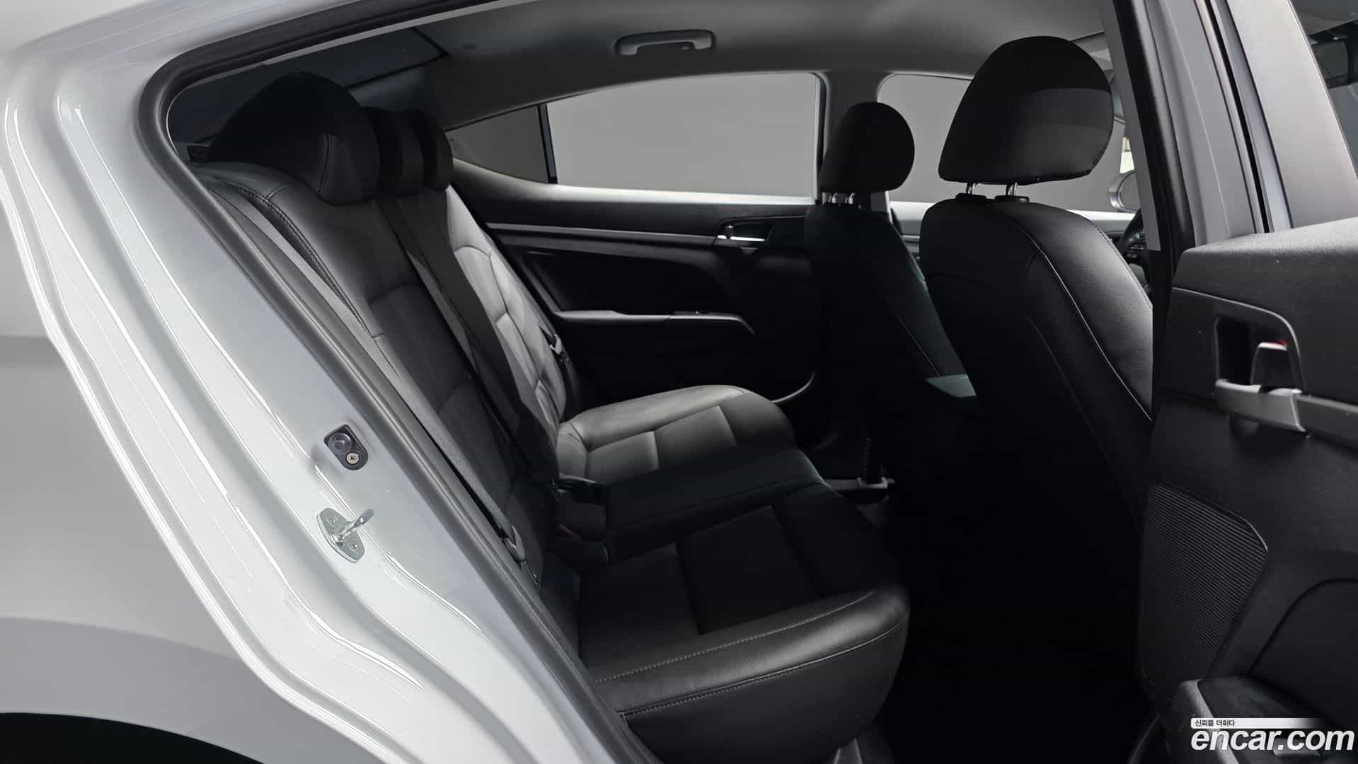 AVANTE Hyundai 2019.7-OPTION-016