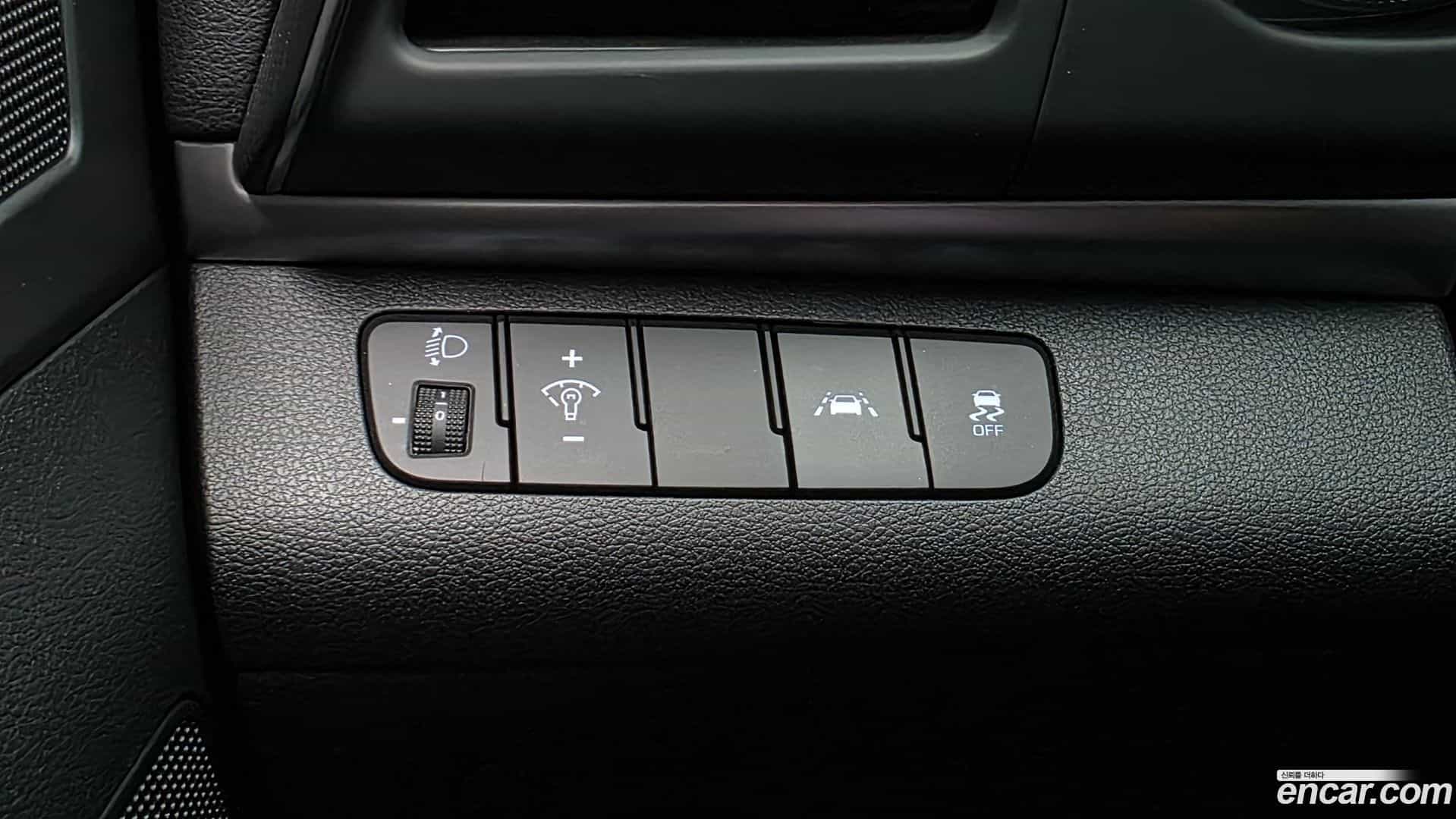 AVANTE Hyundai 2019.7-OPTION-021