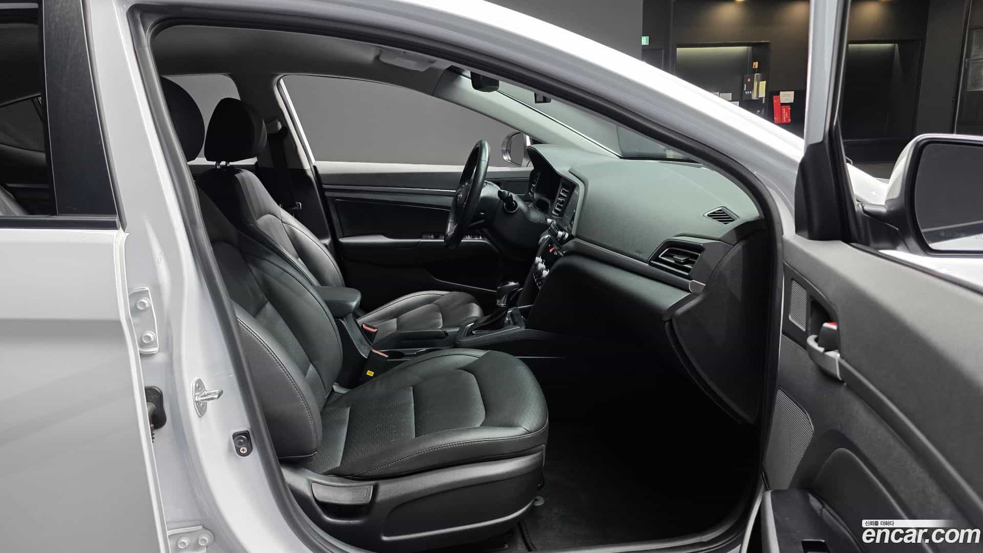 AVANTE Hyundai 2019.7-INNER-036