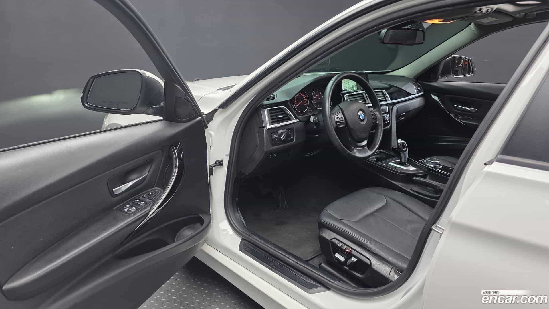 3-Series BMW 2017.5-INNER-010