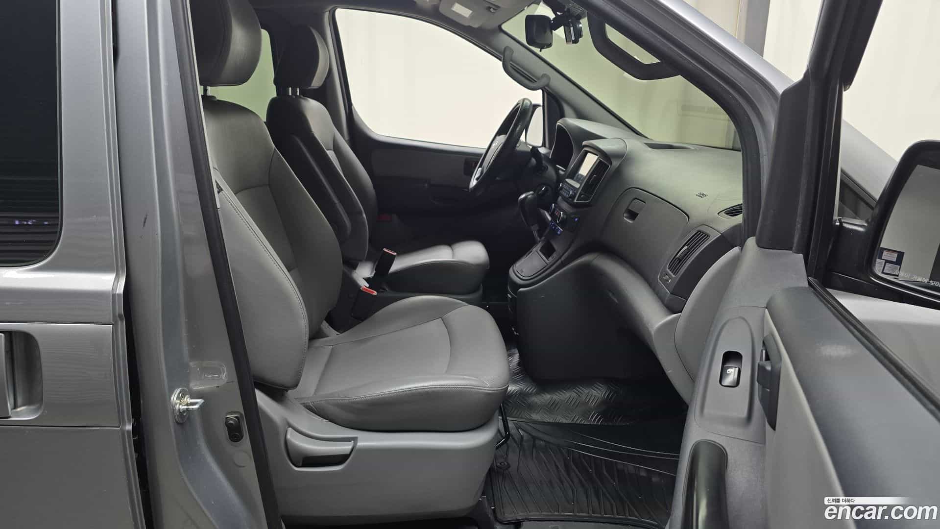 Starex Hyundai 2020.2-OPTION-015