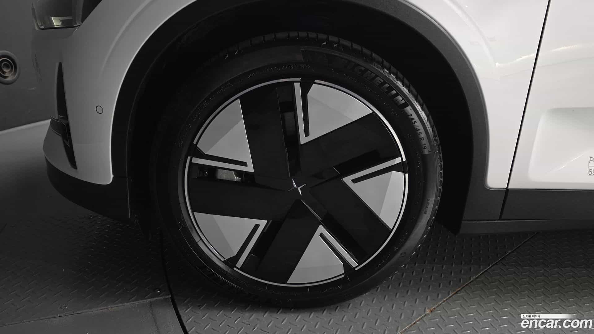 Polestar 2 Polestar 2025.4-OUTER-005