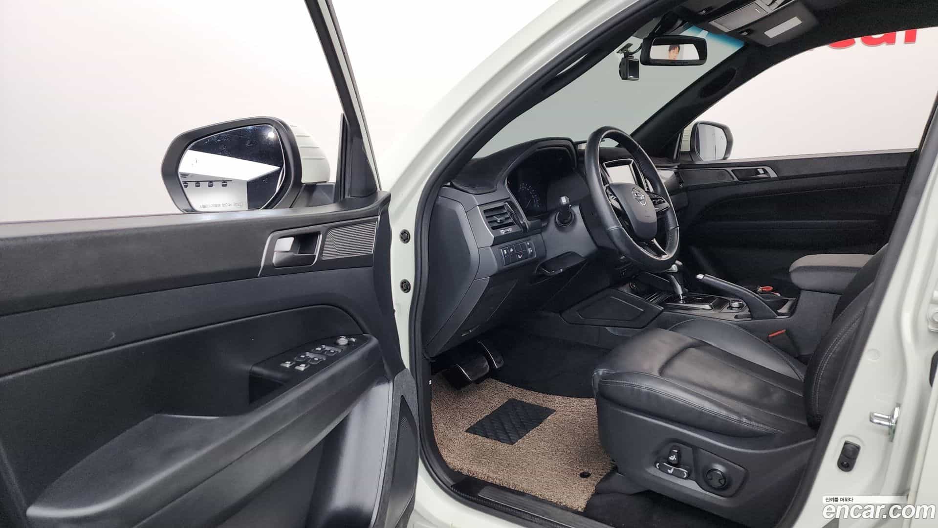 Rexton KG Mobility 2021.8-INNER-010