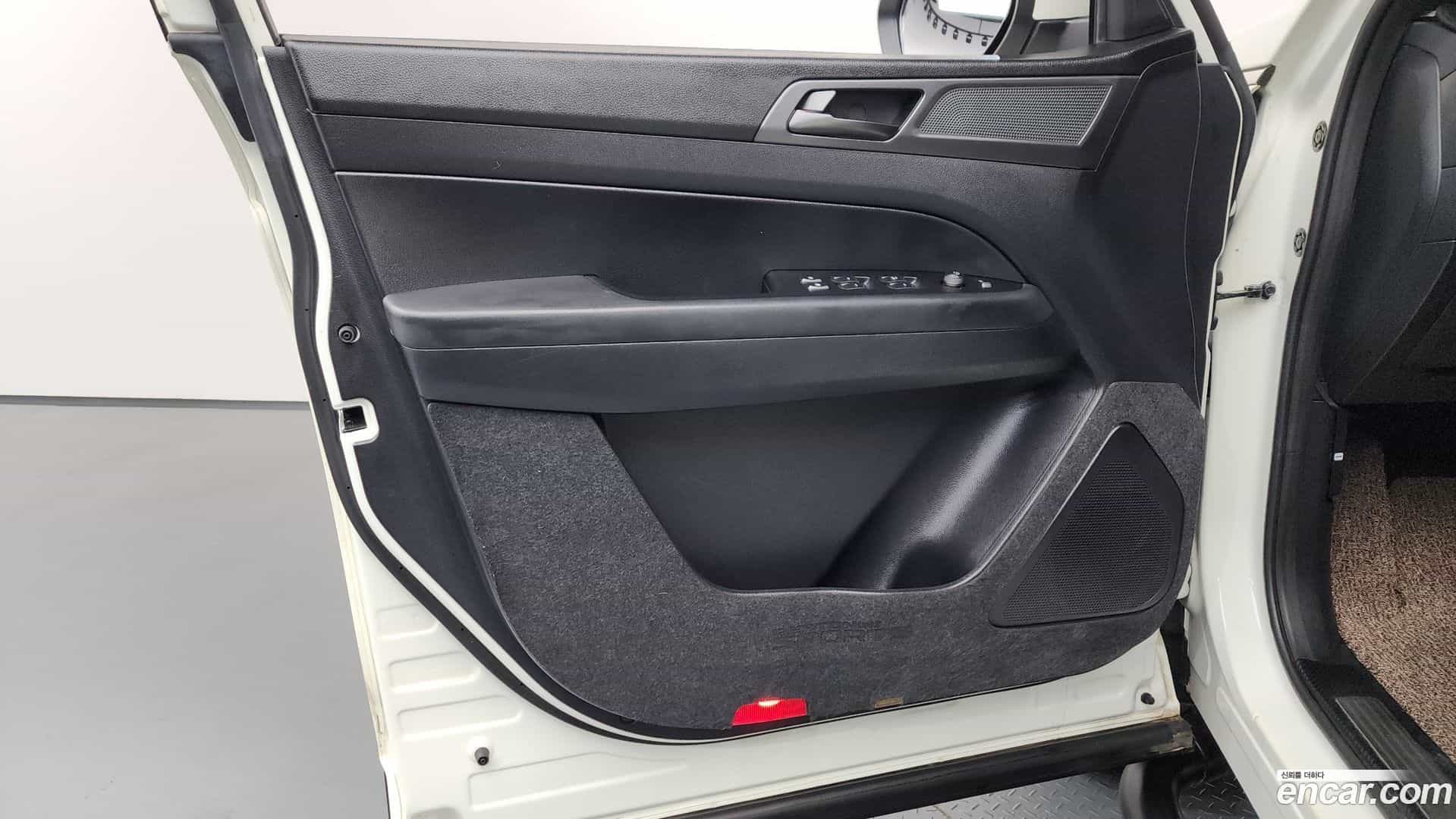 Rexton KG Mobility 2021.8-INNER-034