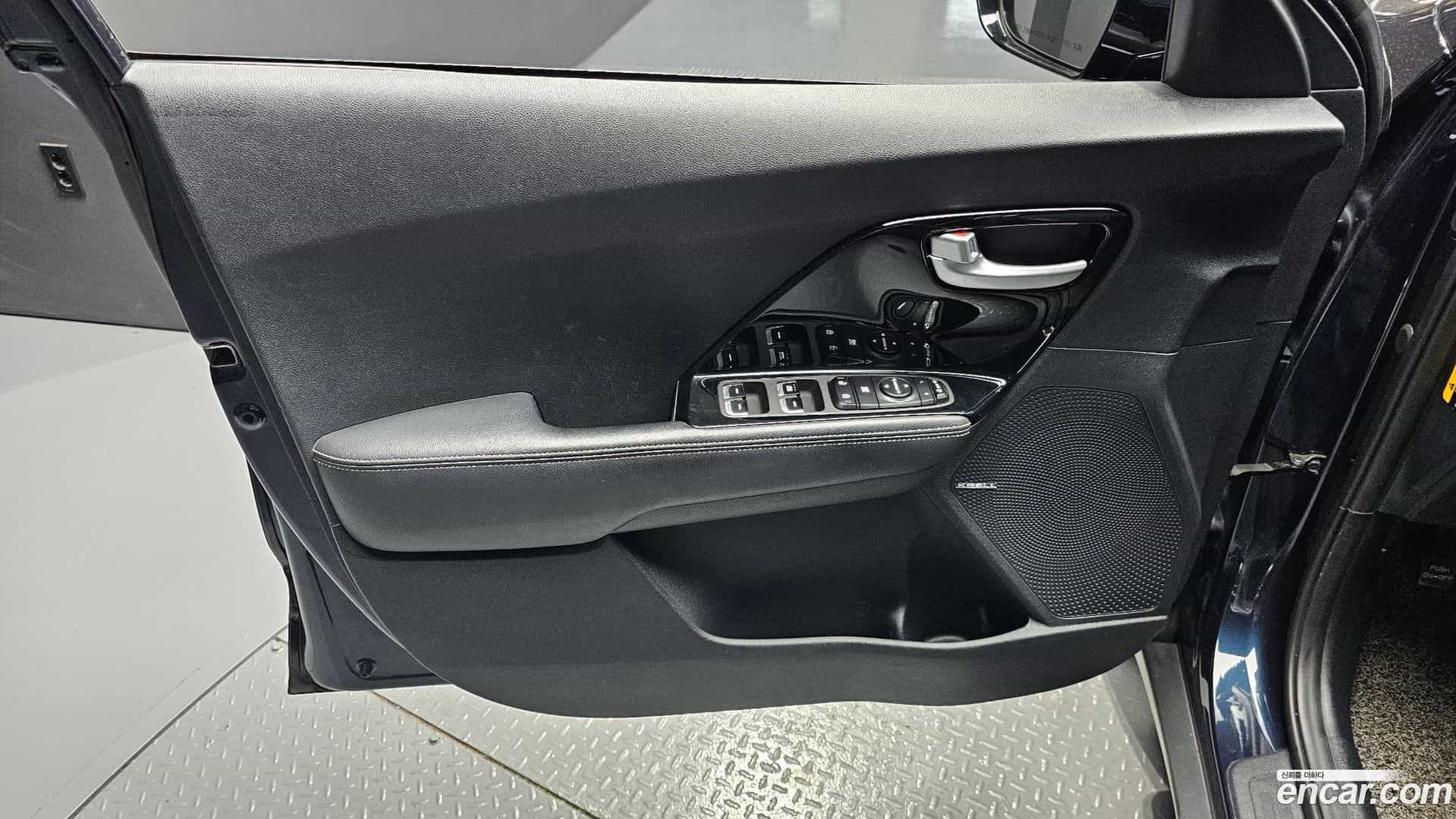 Niro Kia 2017.3-INNER-034