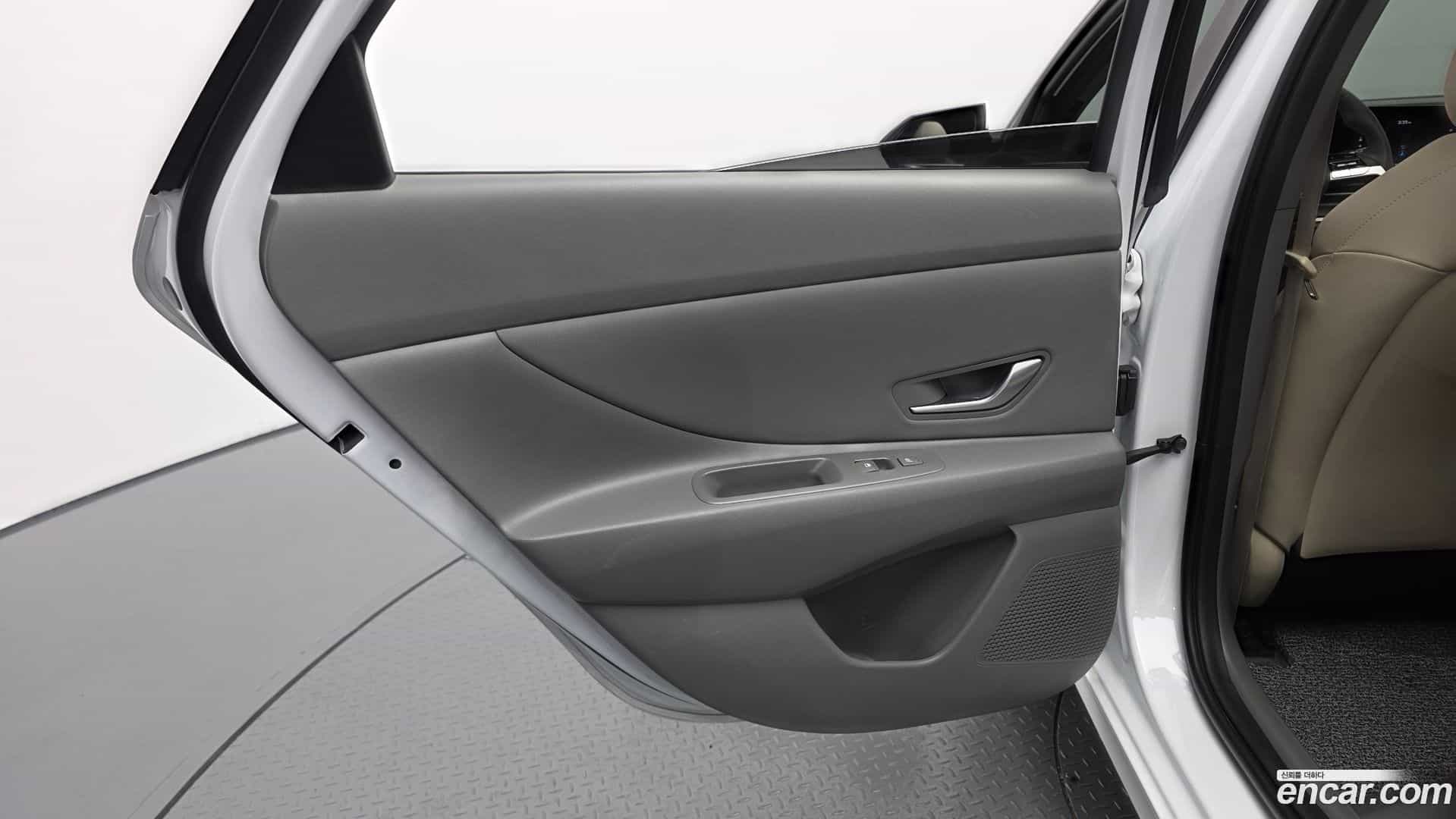 AVANTE Hyundai 2023.1-INNER-010