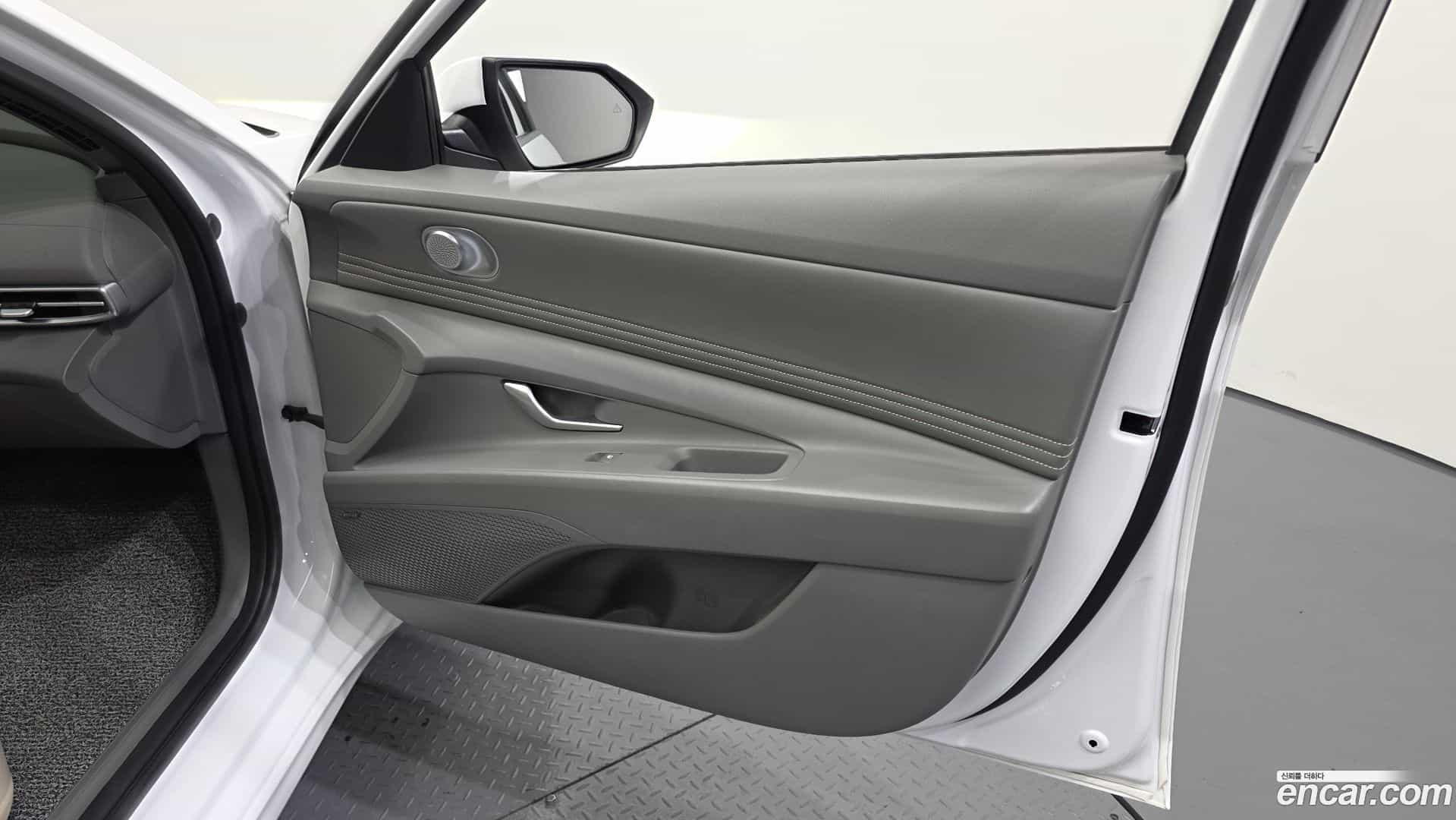 AVANTE Hyundai 2023.1-INNER-035