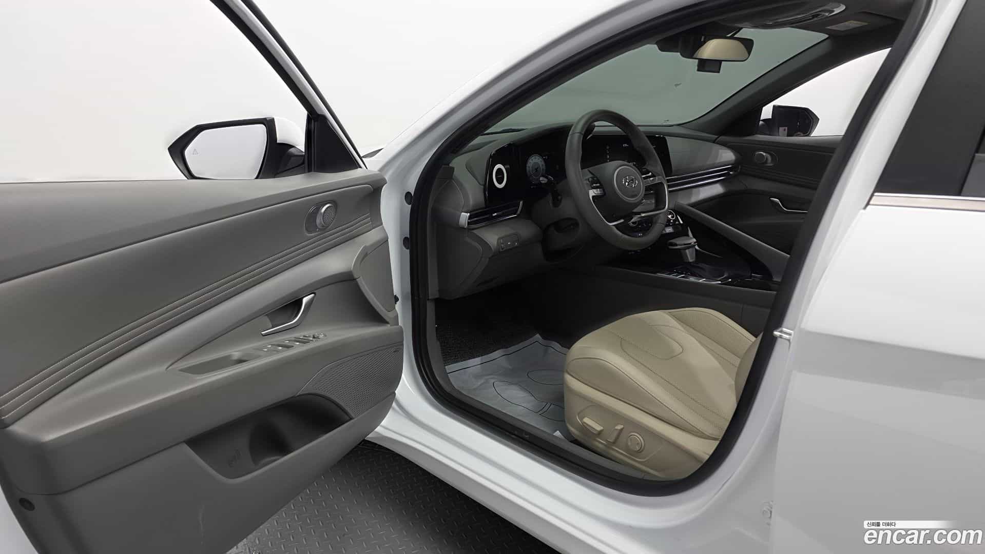 AVANTE Hyundai 2023.1-INNER-036