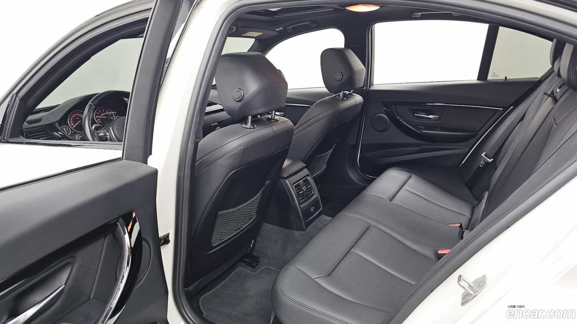 3-Series BMW 2018.1-INNER-036