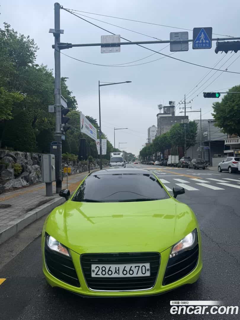 R8 Audi 2010.0-OUTER-001