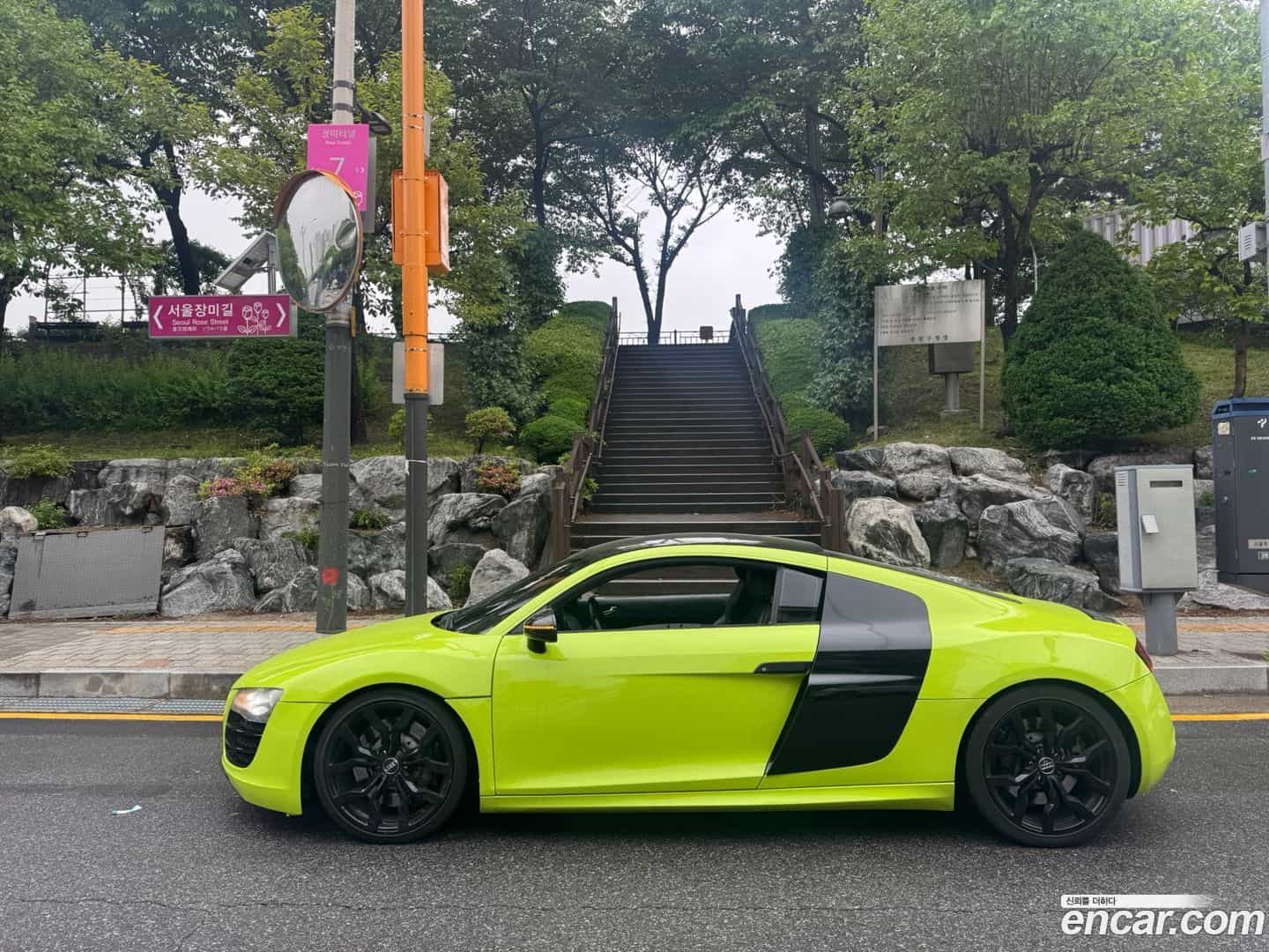 R8 Audi 2010.0-OUTER-002