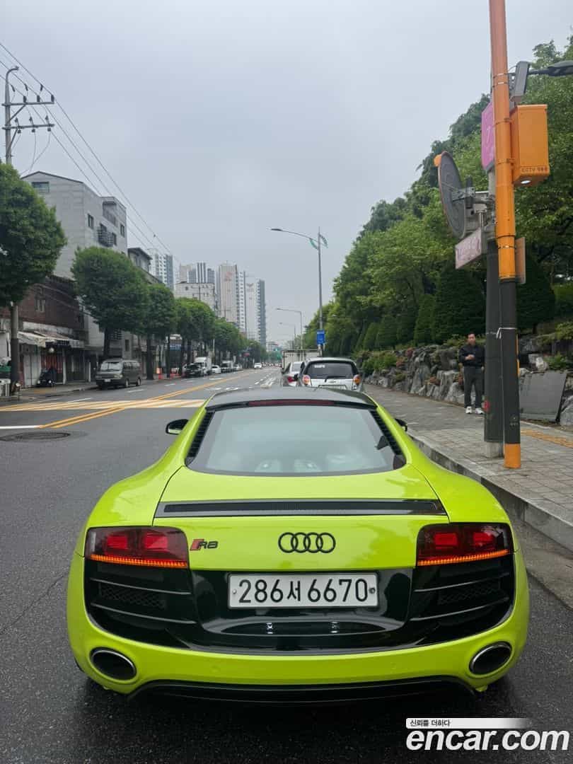 R8 Audi 2010.0-OUTER-003