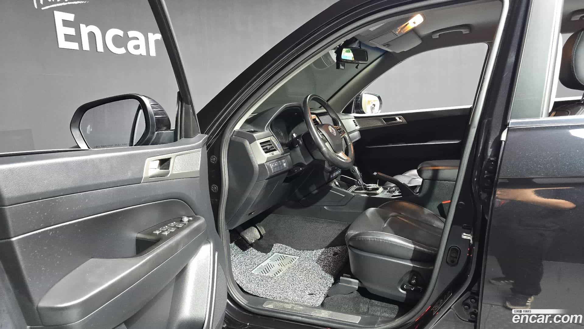 Rexton KG Mobility 2018.2-INNER-010