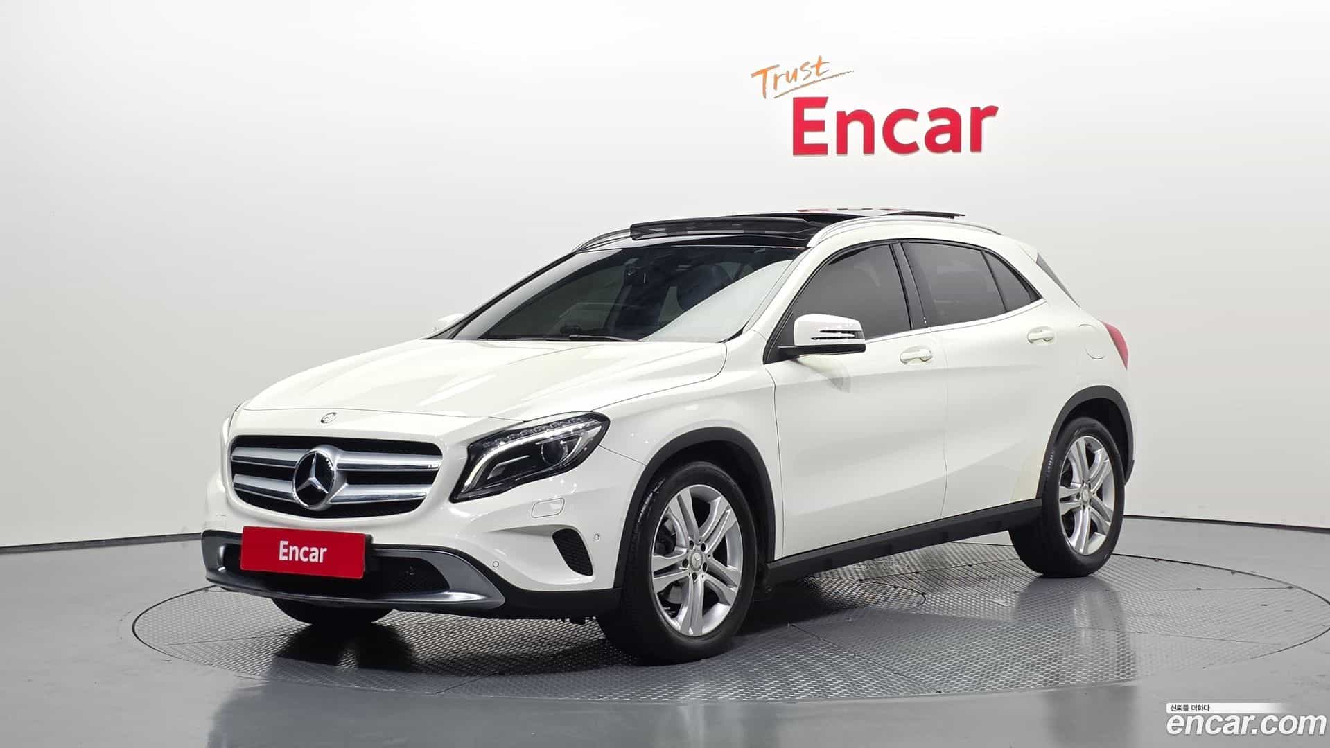 GLA-Class Mercedes-Benz 2015.9-OUTER-001