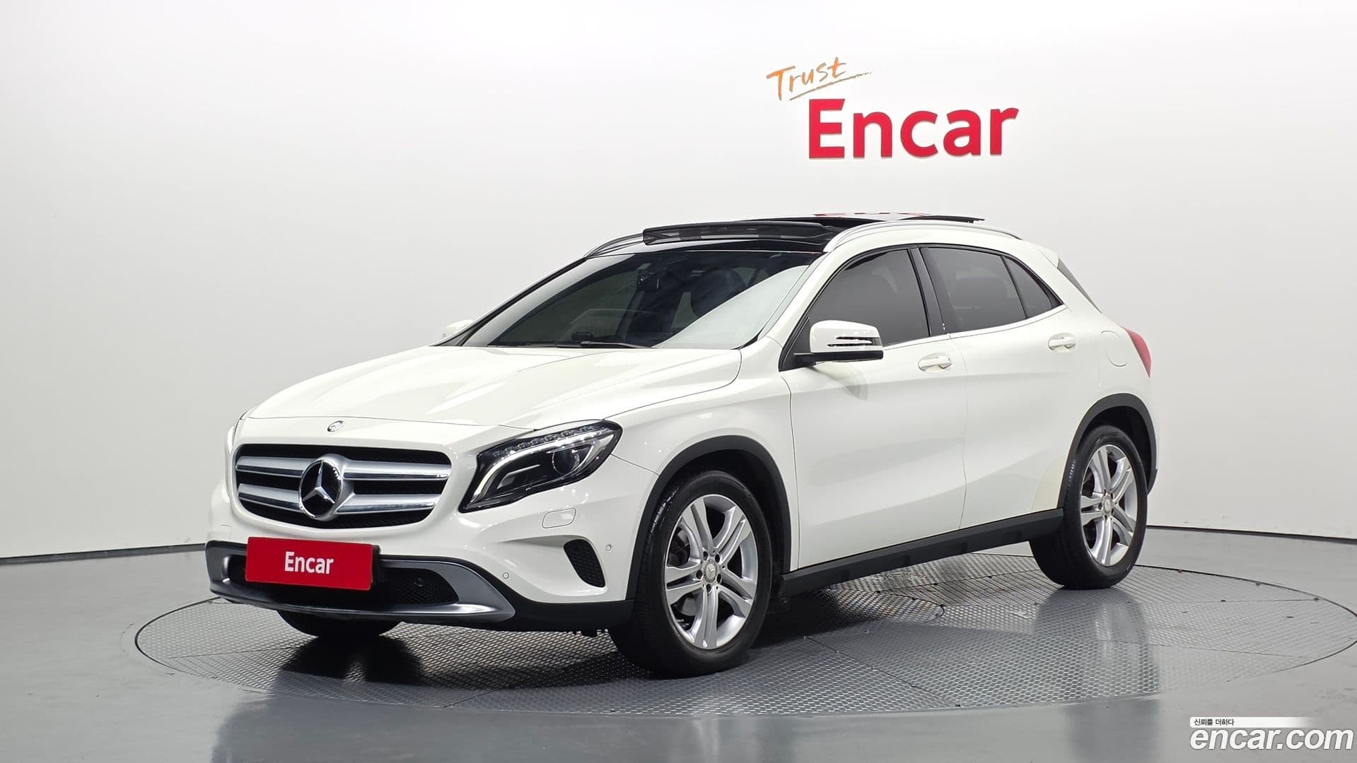 Main__Slider__Photo:GLA-Class Mercedes-Benz 2015.9-0
