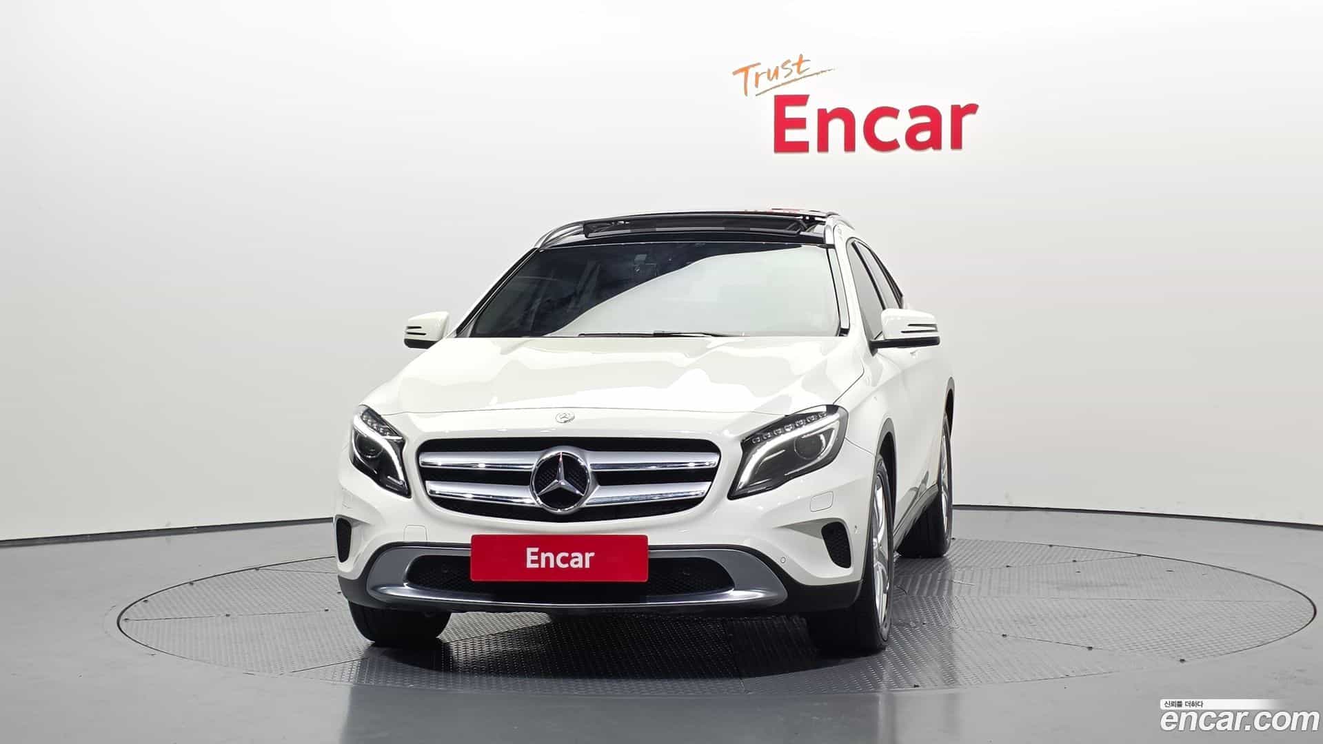 GLA-Class Mercedes-Benz 2015.9-OUTER-003