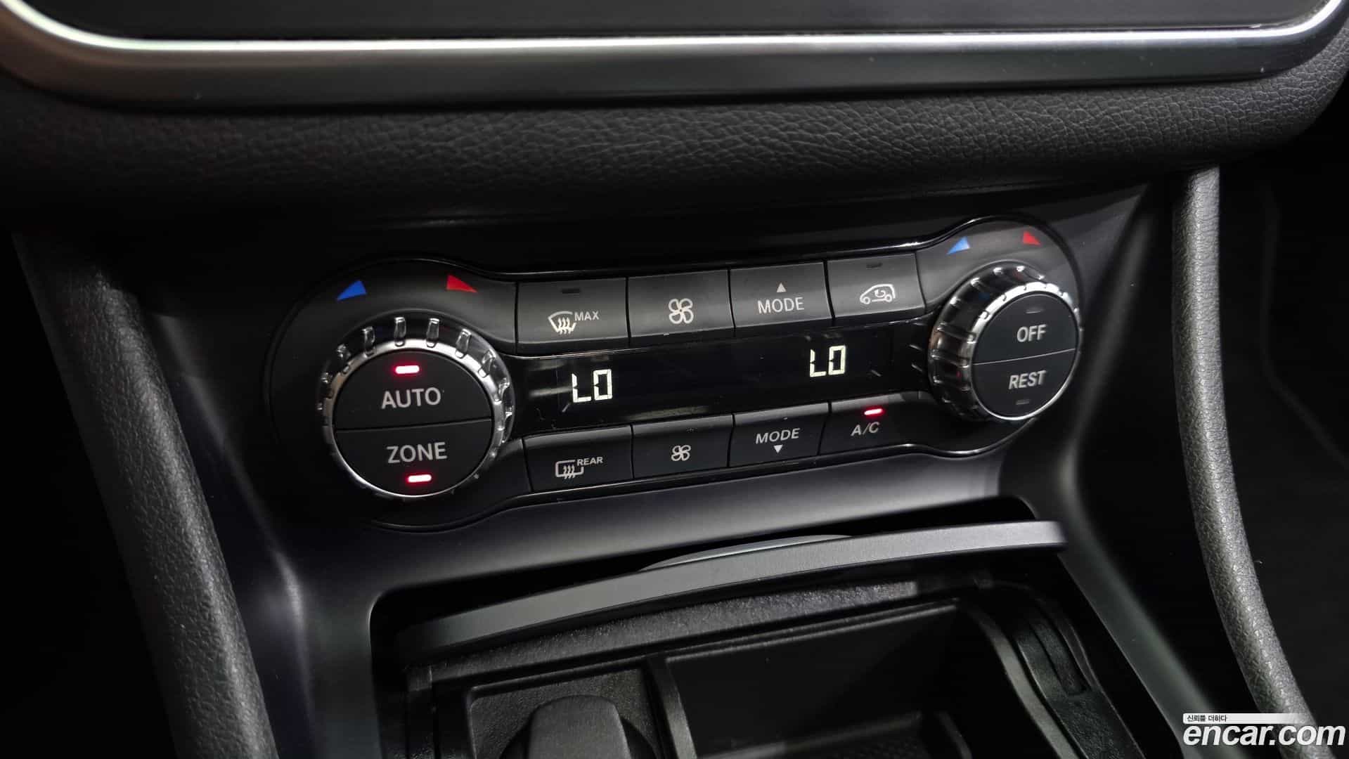 GLA-Class Mercedes-Benz 2015.9-OPTION-020