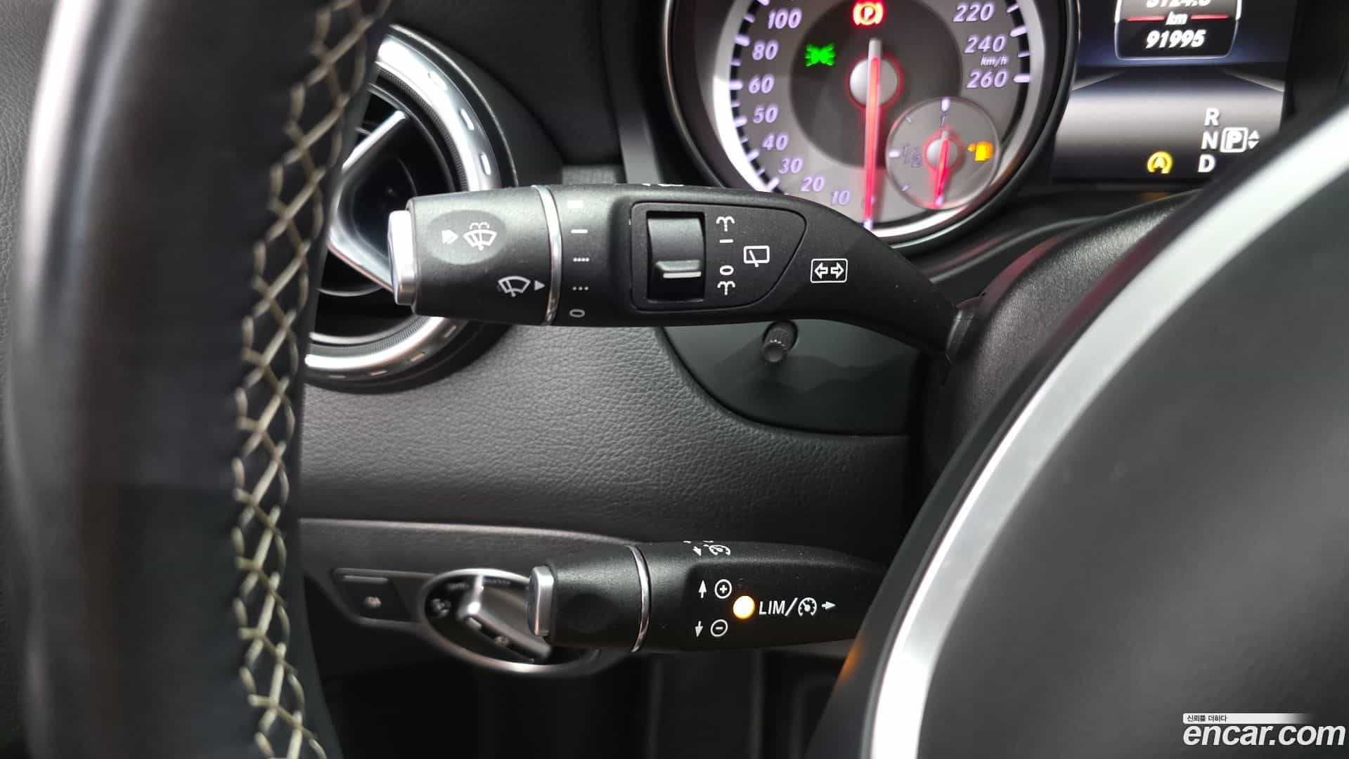 GLA-Class Mercedes-Benz 2015.9-OPTION-021