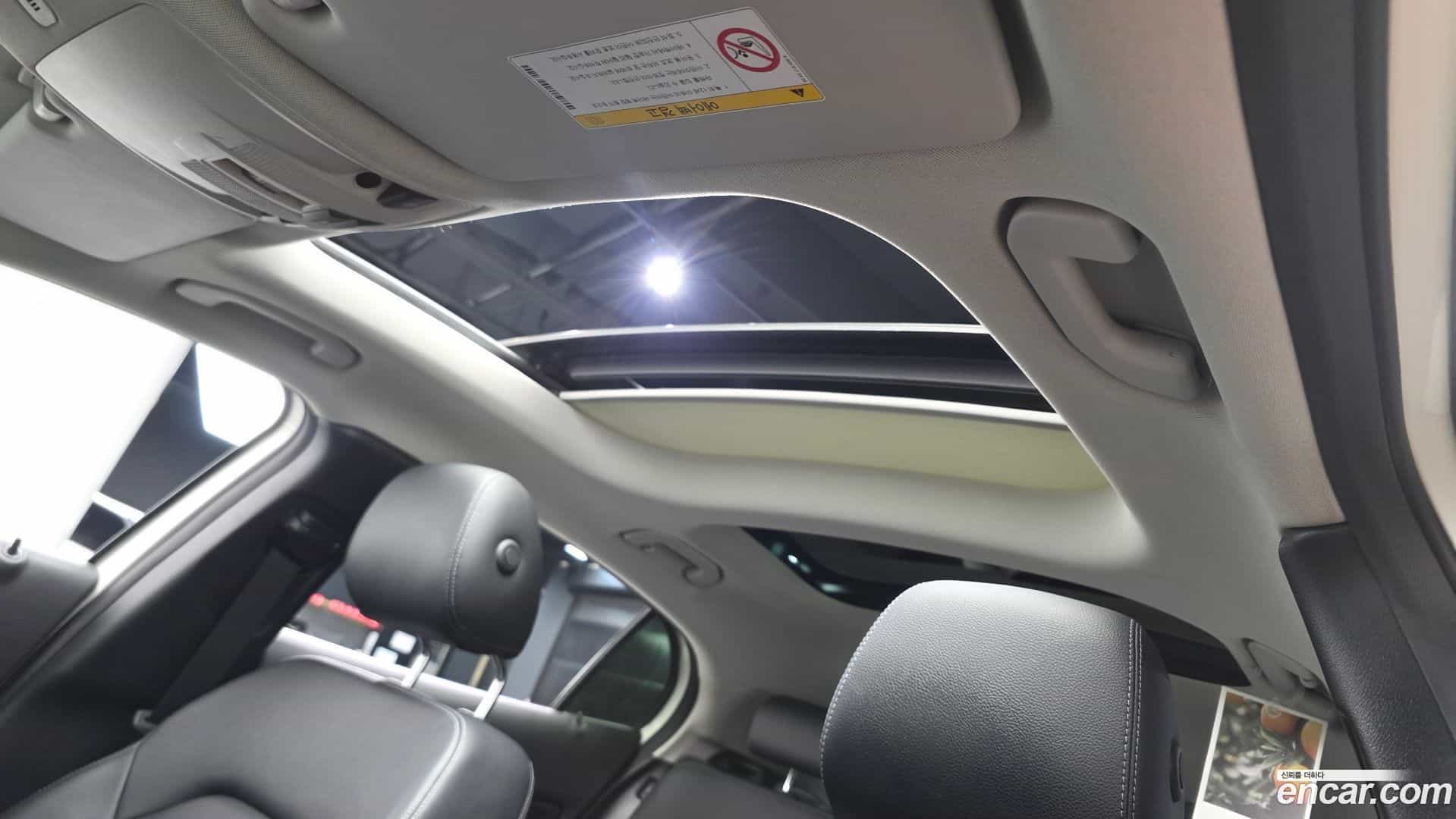 GLA-Class Mercedes-Benz 2015.9-OPTION-023