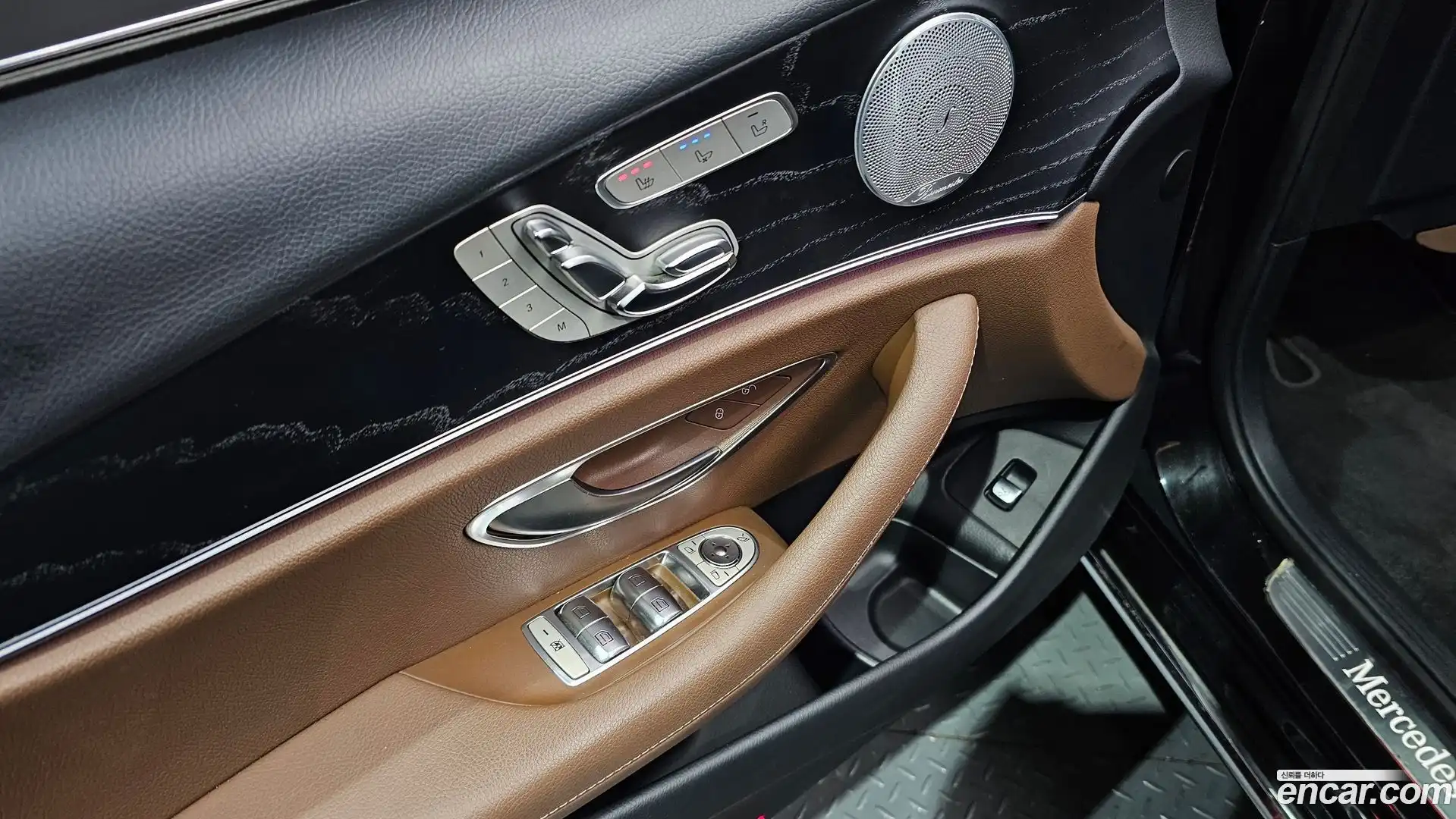 E-Class Mercedes-Benz 2018.3-OPTION-024