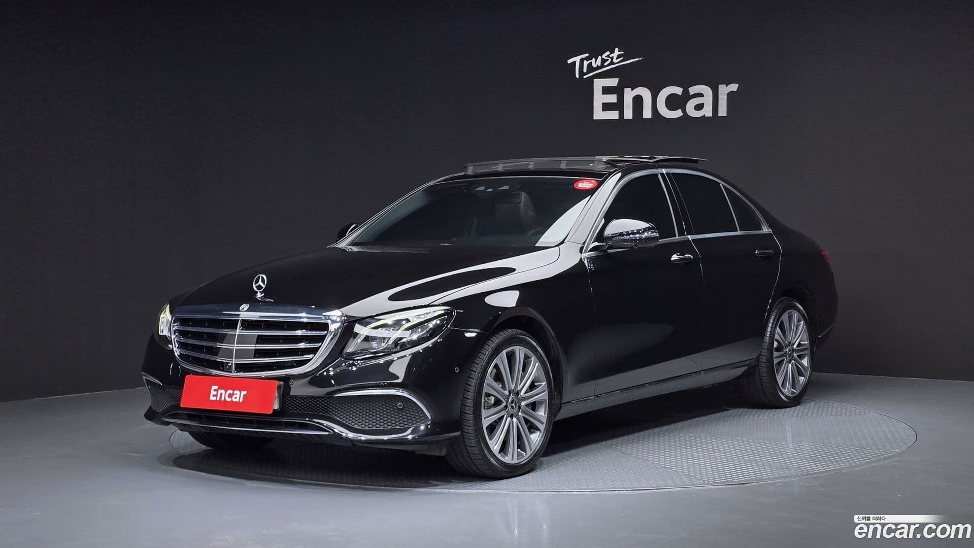 Main__Slider__Photo:E-Class Mercedes-Benz 2020.1-0