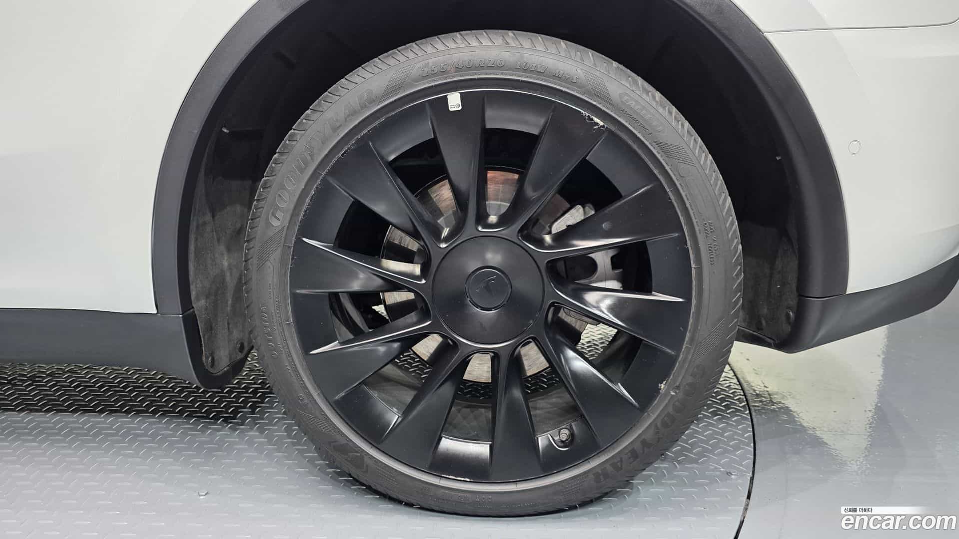 Model Y Tesla 2022.7-OUTER-031