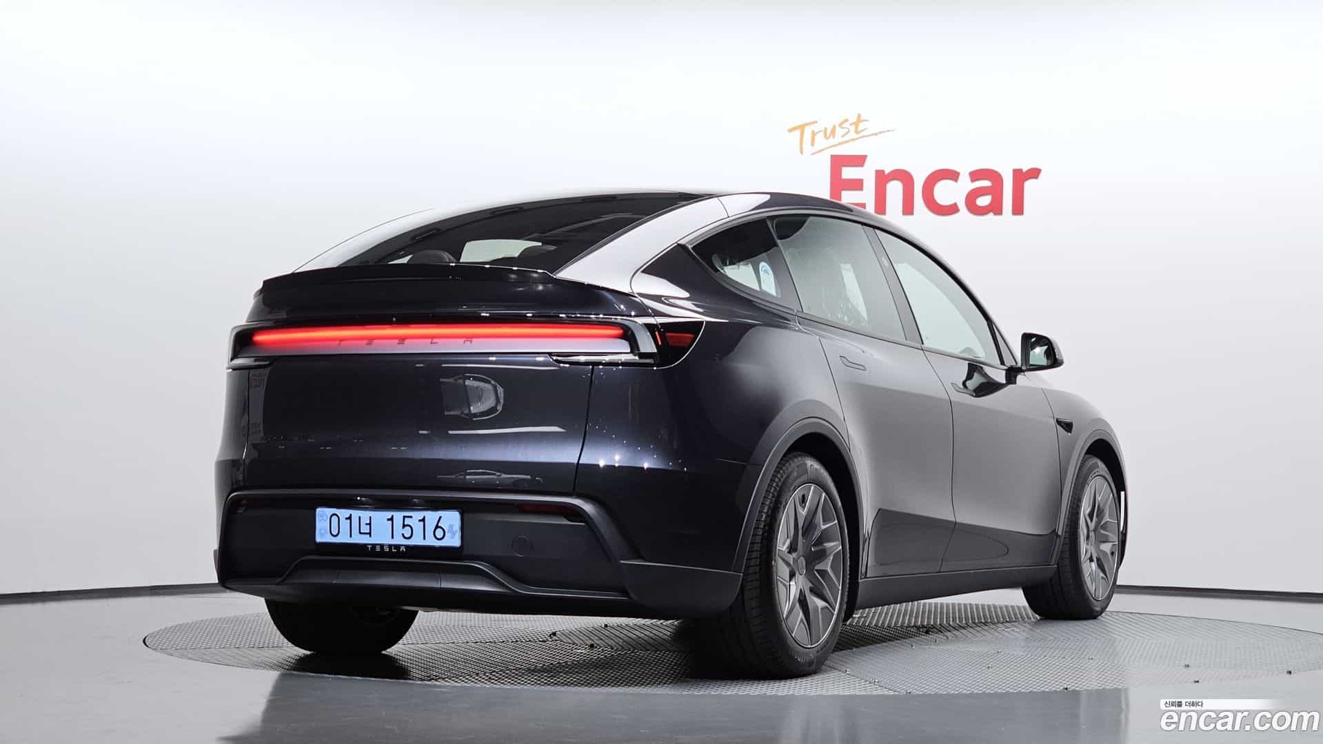 Model Y Tesla 2026.4-OUTER-002