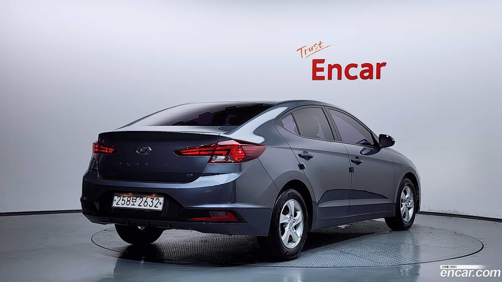 AVANTE Hyundai 2019.6-OUTER-002