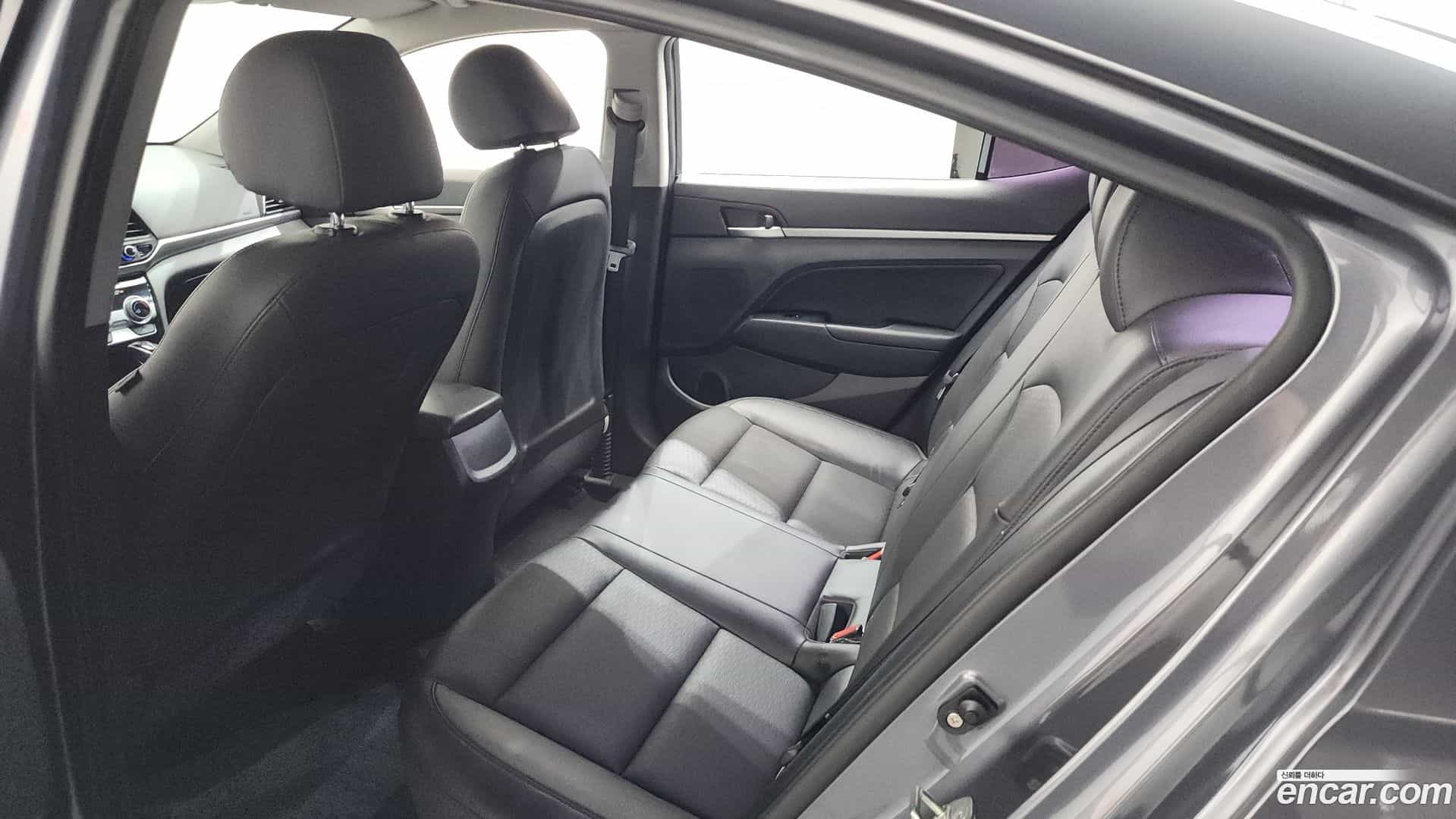 AVANTE Hyundai 2019.6-OPTION-020