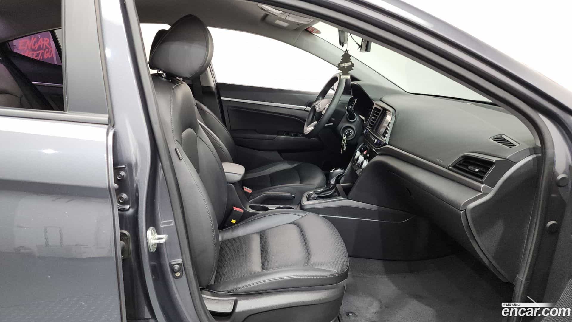 AVANTE Hyundai 2019.6-INNER-036