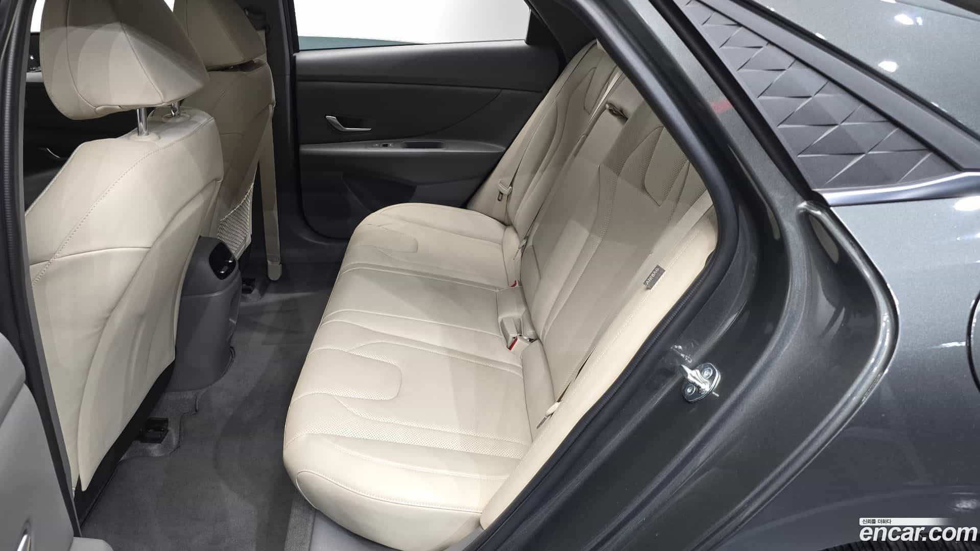 AVANTE Hyundai 2023.11-OPTION-015