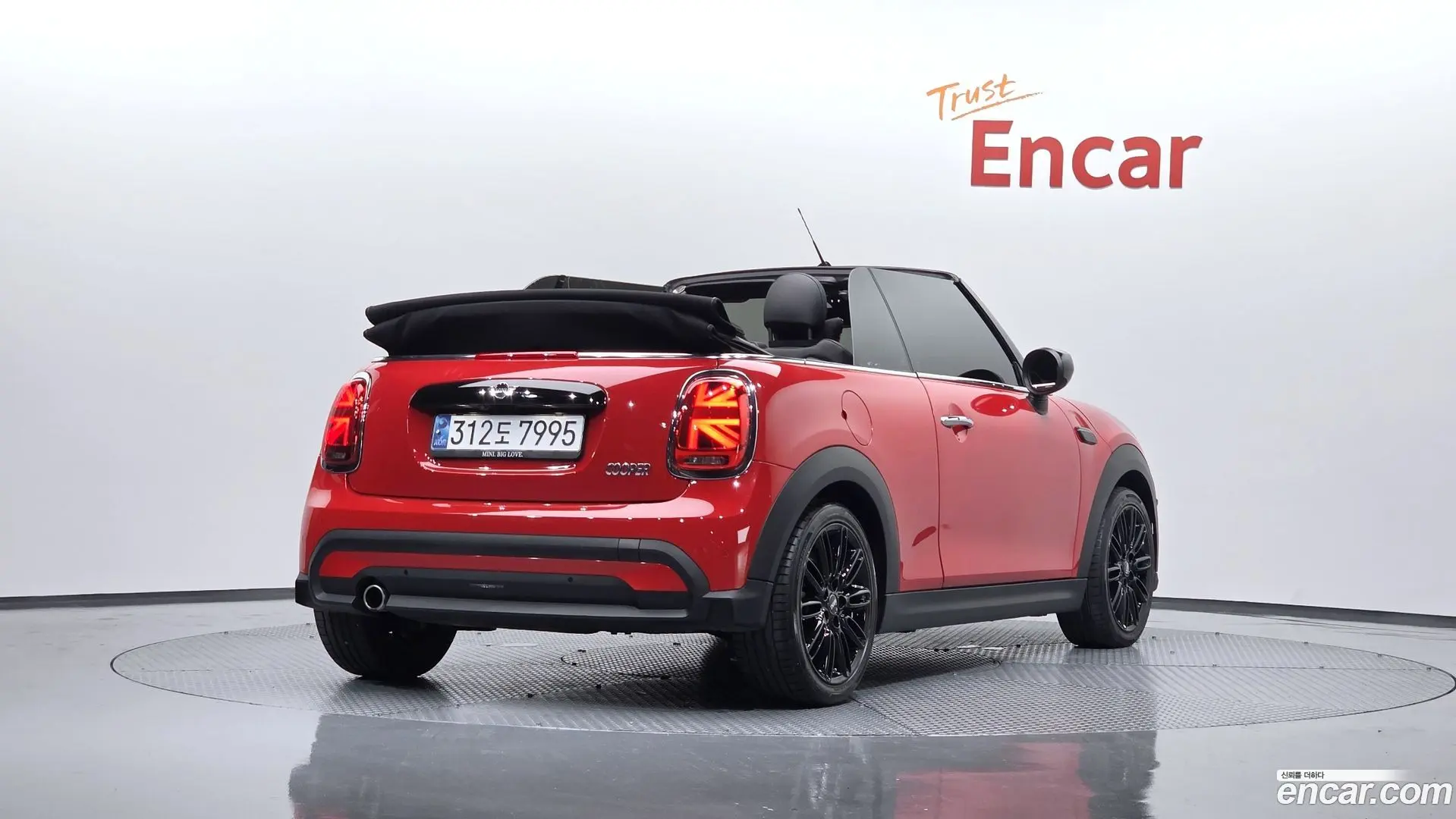 Main__Slider__Photo:Cooper Convertible Mini 2024.6-1
