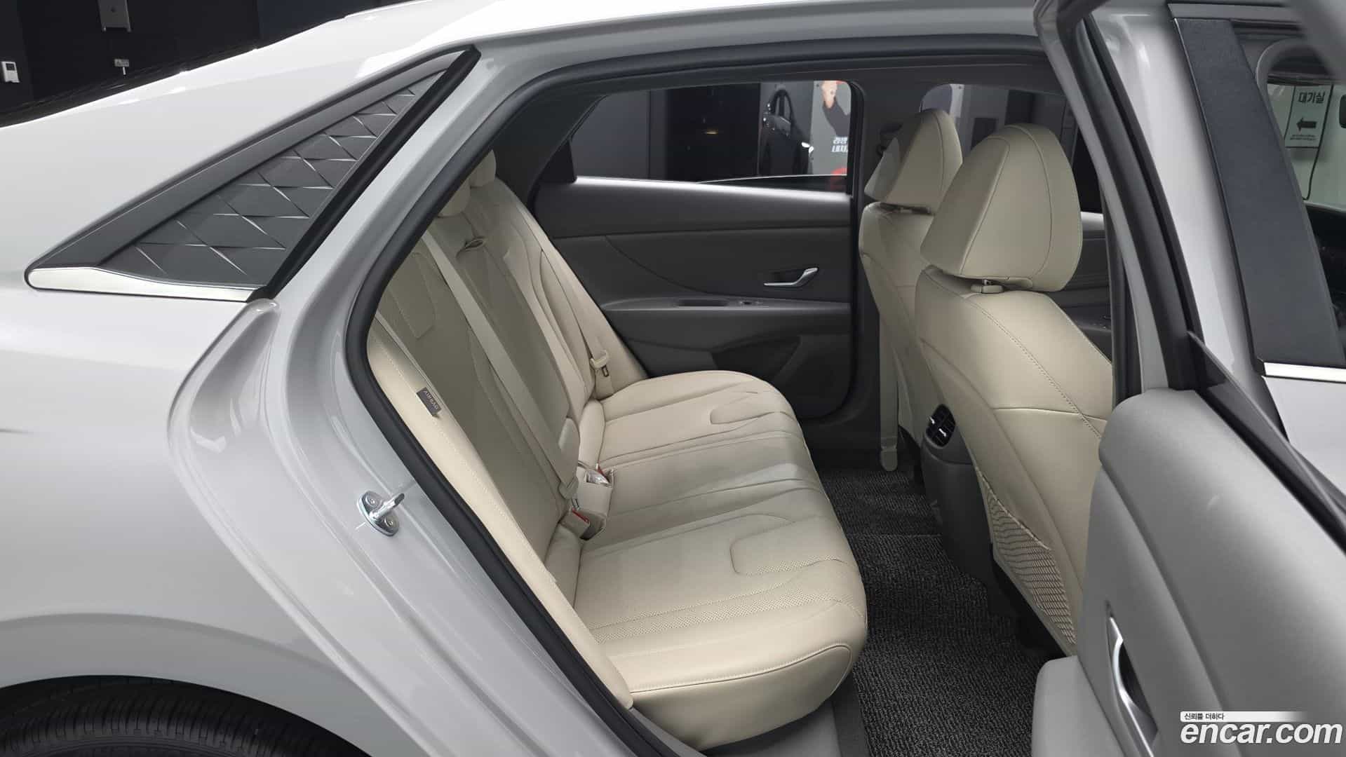 AVANTE Hyundai 2024.6-OPTION-016