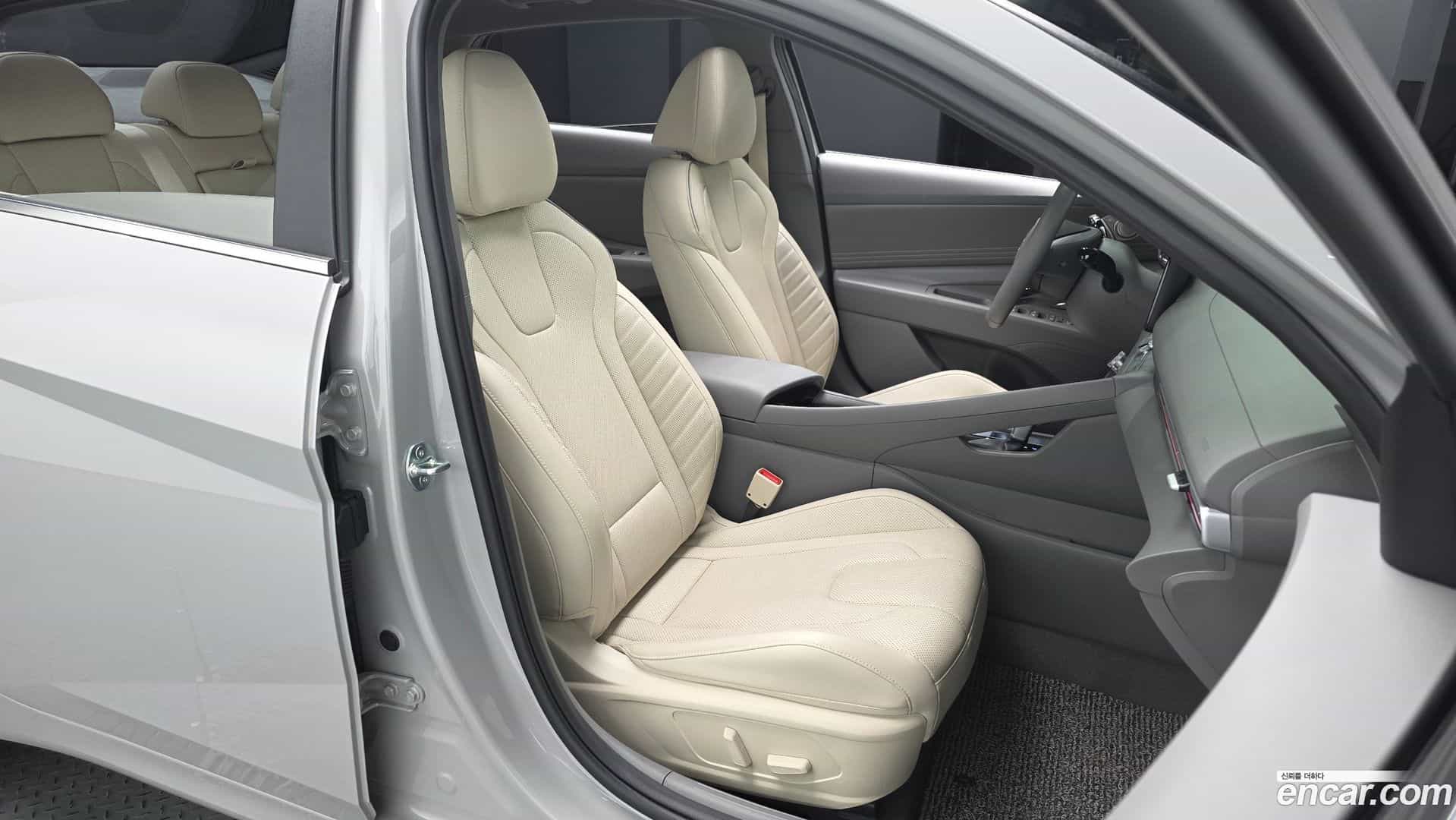 AVANTE Hyundai 2024.6-INNER-036