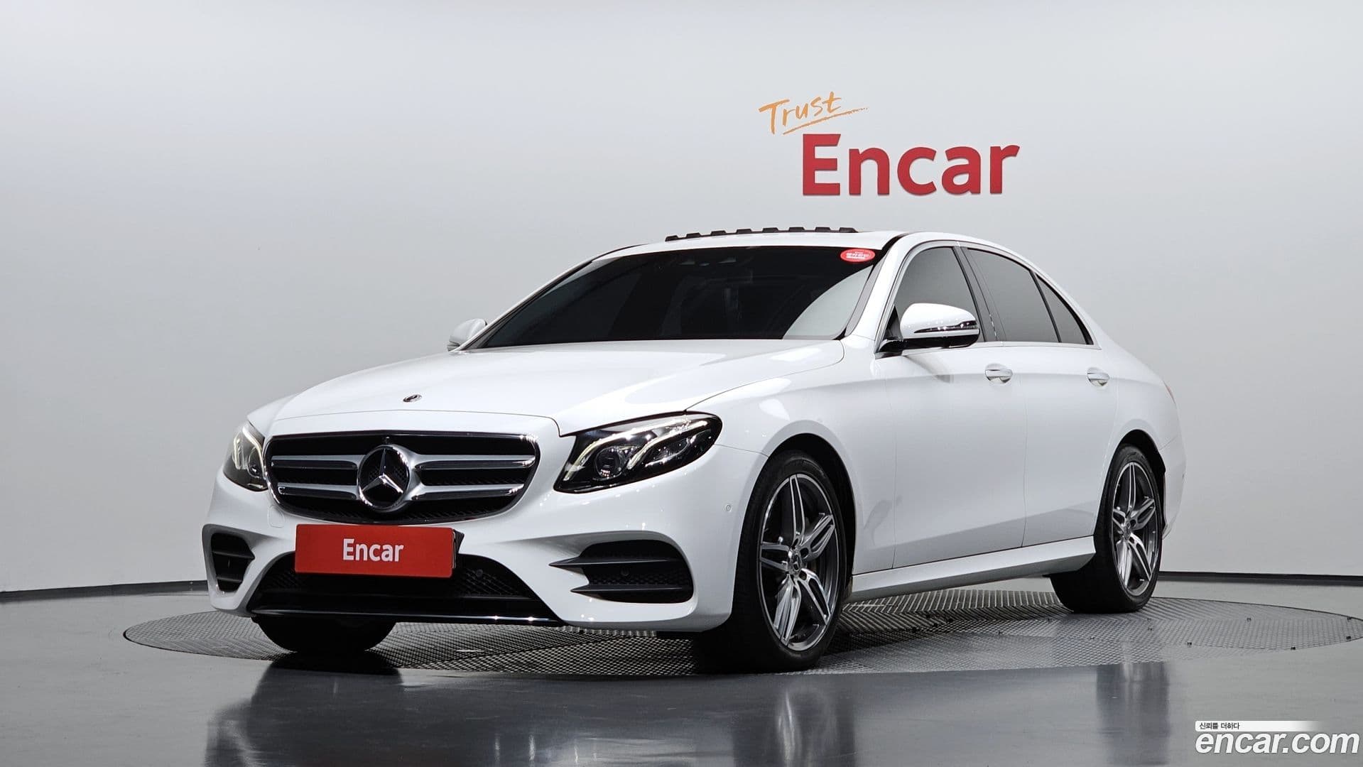 Main__Slider__Photo:E-Class Mercedes-Benz 2019.4-0