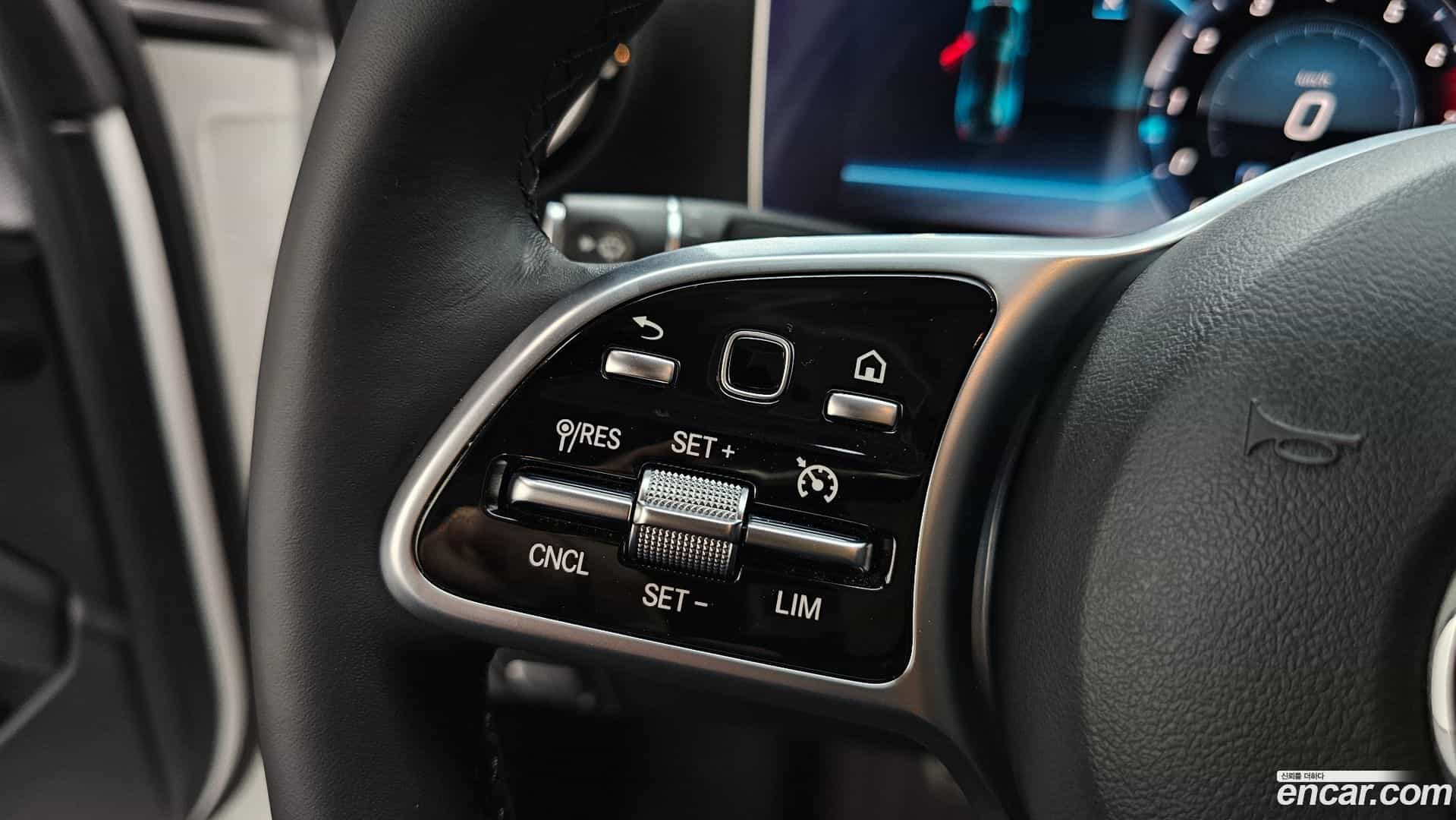 E-Class Mercedes-Benz 2019.4-OPTION-042