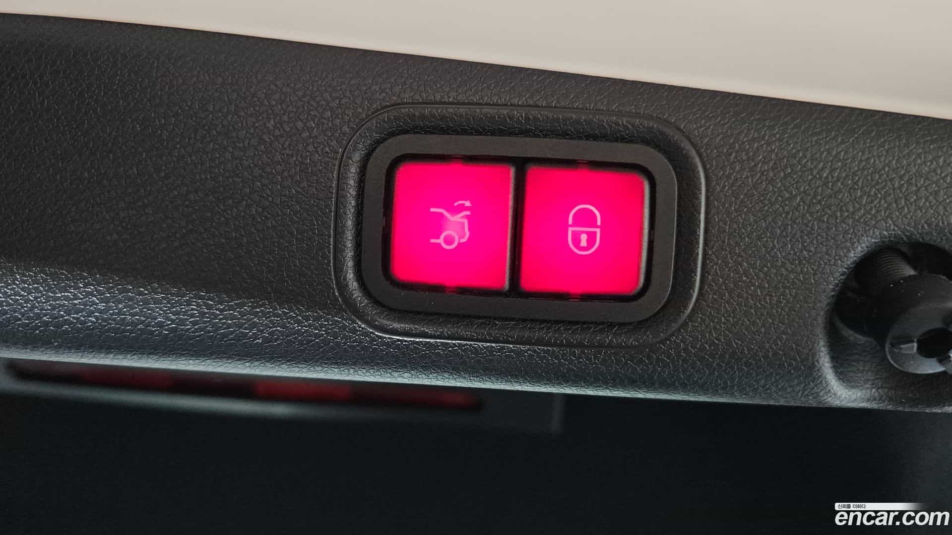 E-Class Mercedes-Benz 2019.4-OPTION-043