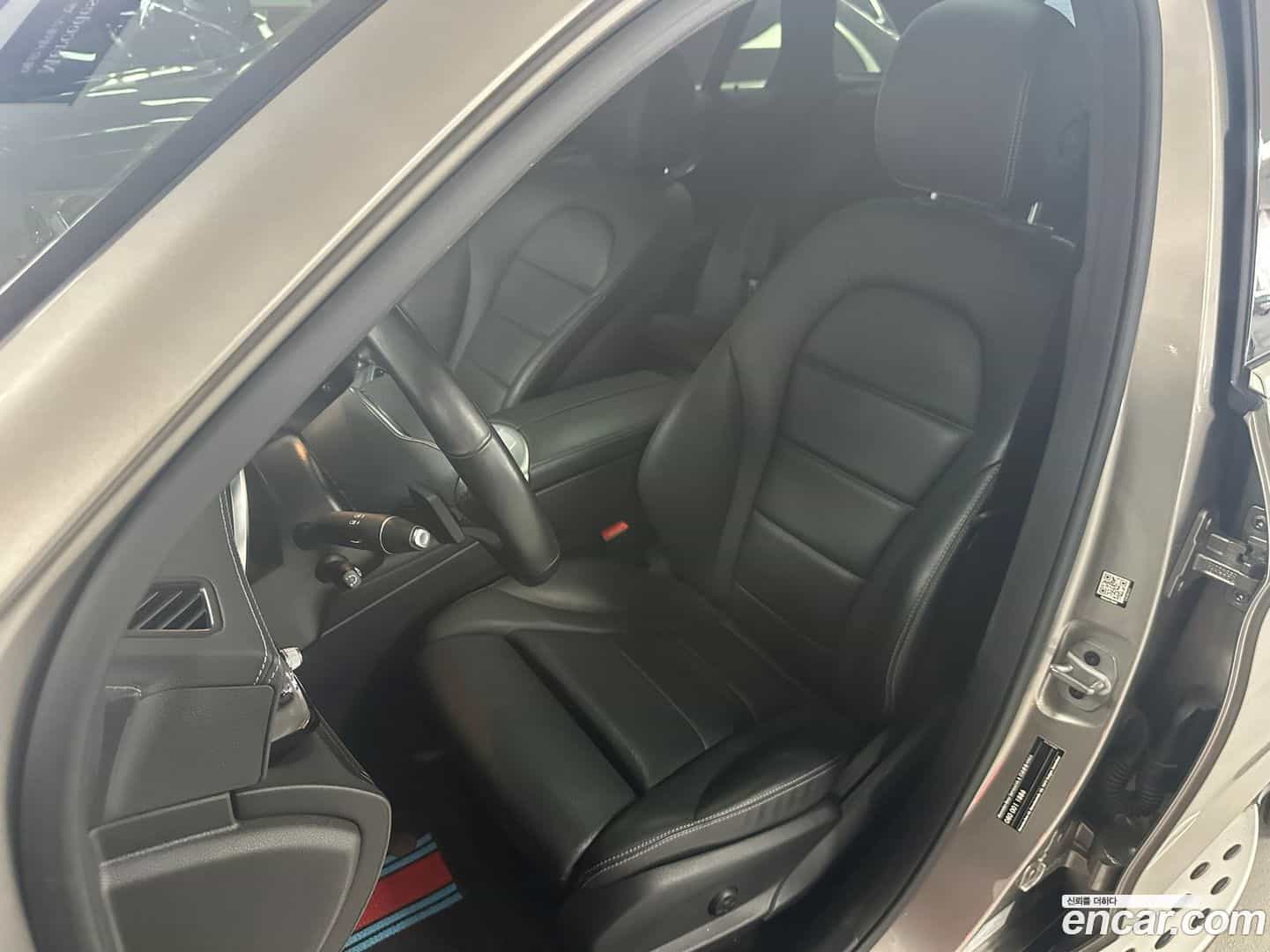 GLC-Class Mercedes-Benz 2022.7-OPTION-018