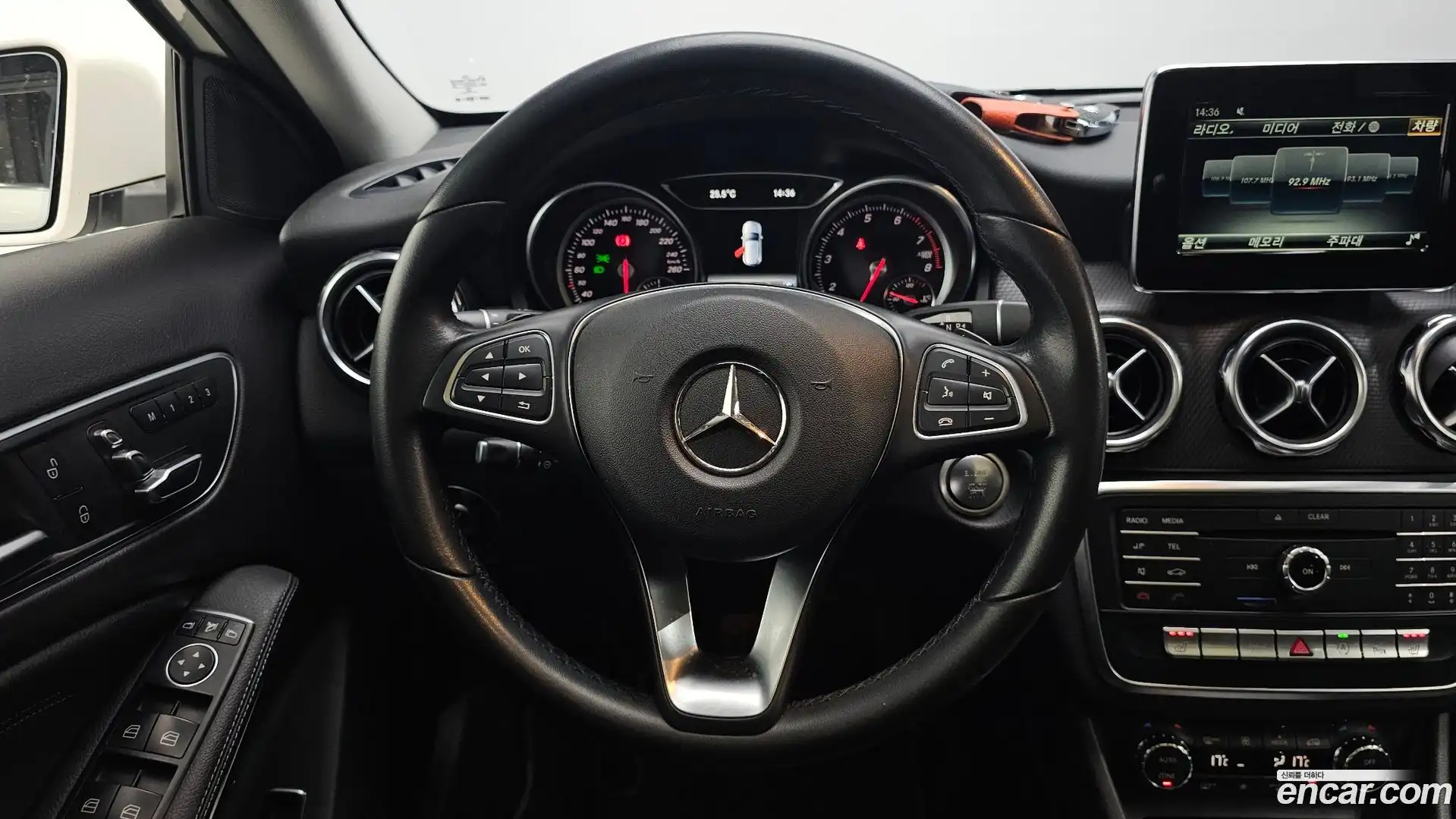 GLA-Class Mercedes-Benz 2017.10-OPTION-017