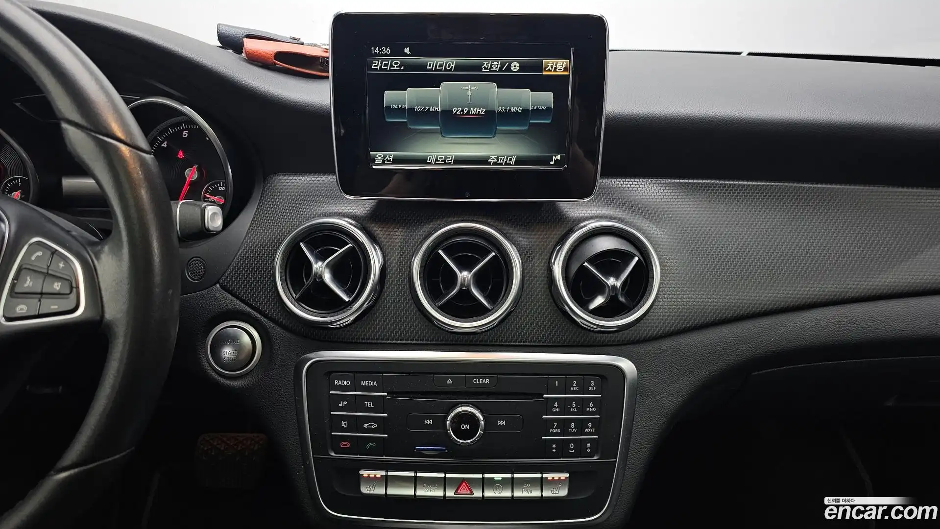 GLA-Class Mercedes-Benz 2017.10-OPTION-018