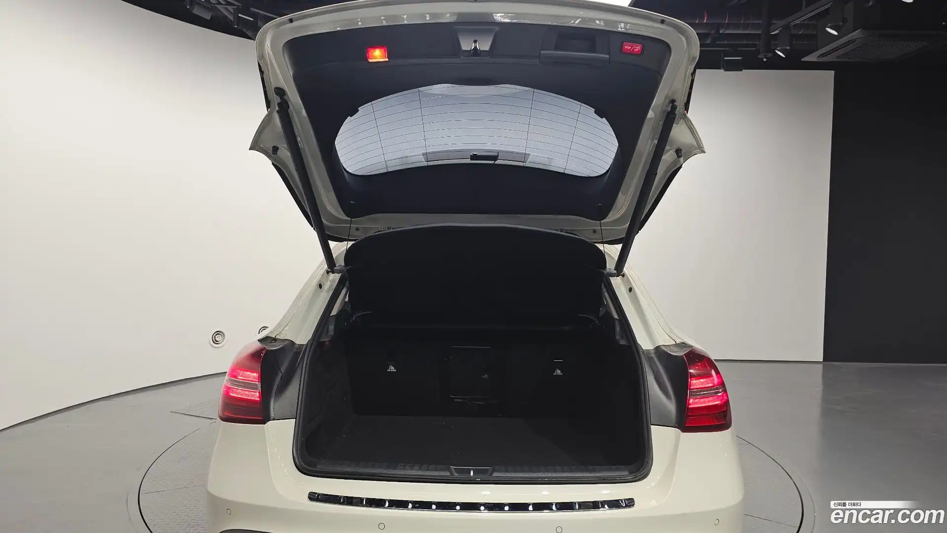 GLA-Class Mercedes-Benz 2017.10-OPTION-024